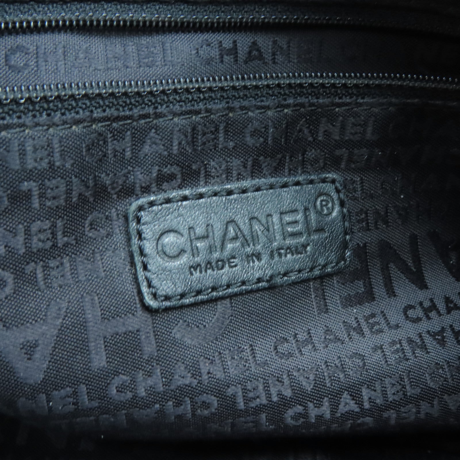 CHANEL cowhide leather Handbag silver buckle handle bag black