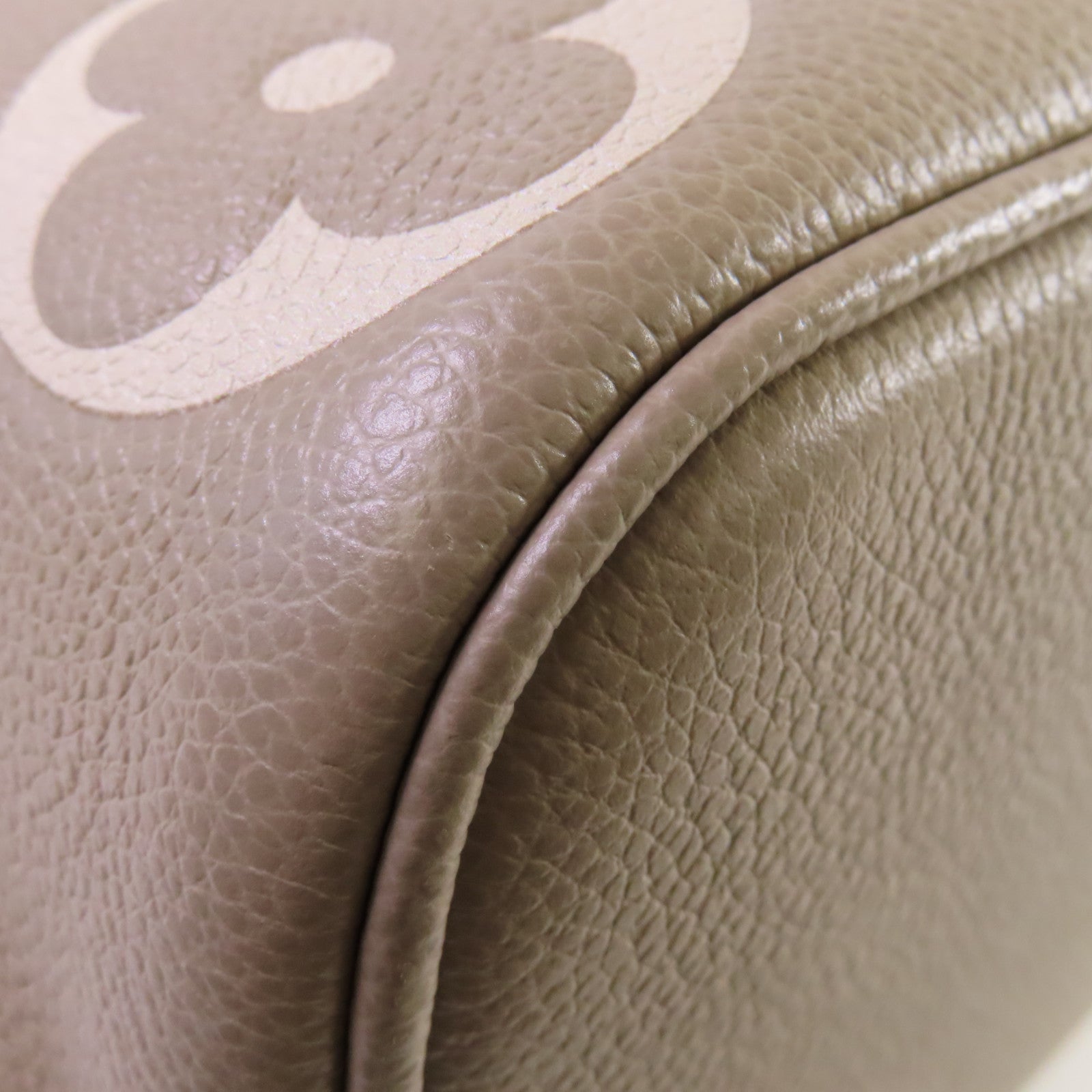 LOUIS VUITTON Monogram Empreinte NeoNoe MM 2way Shoulder Bag金扣手挽肩背兩用袋斑鳩灰色/奶油色