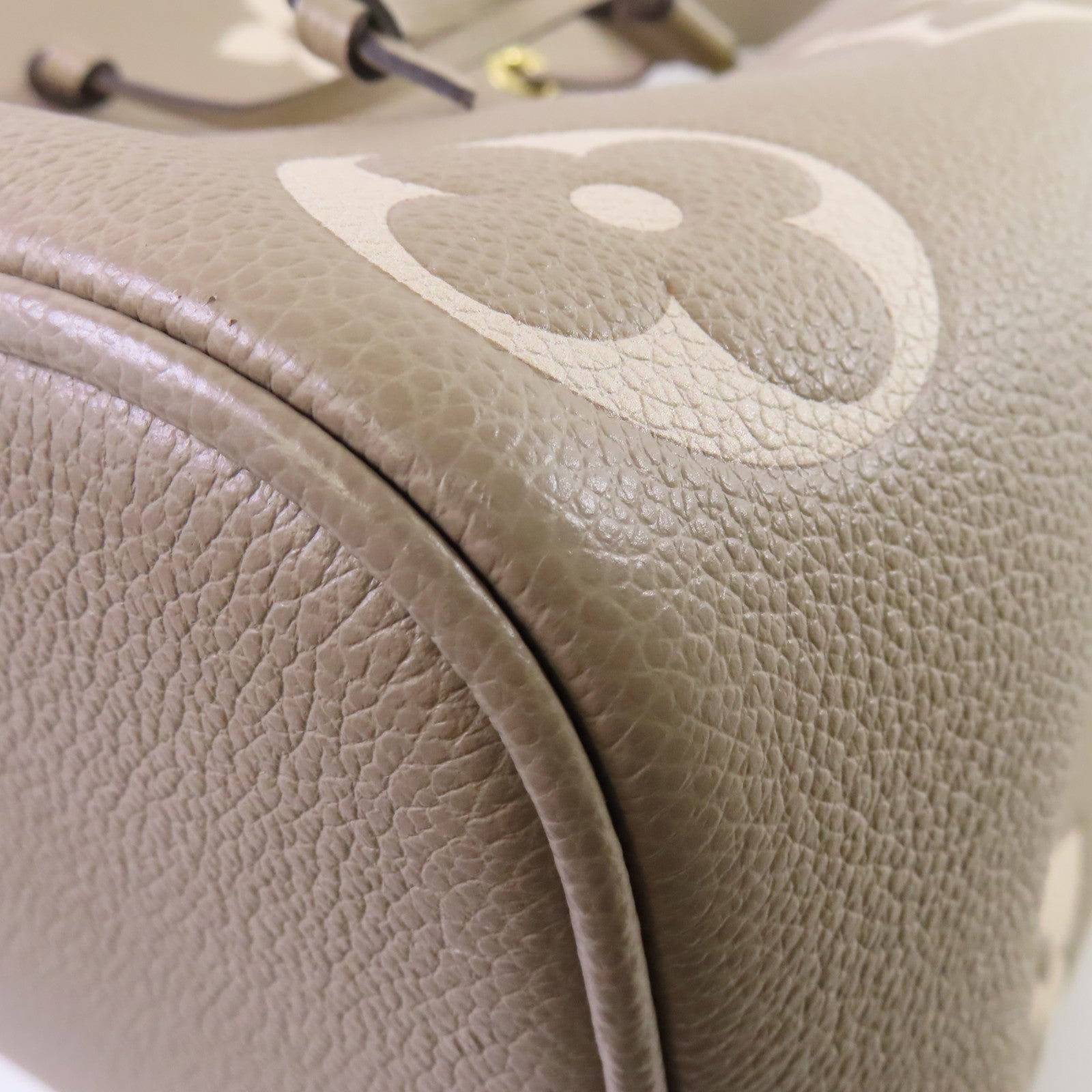 LOUIS VUITTON Monogram Empreinte NeoNoe MM 2way Shoulder Bag金扣手挽肩背兩用袋斑鳩灰色/奶油色