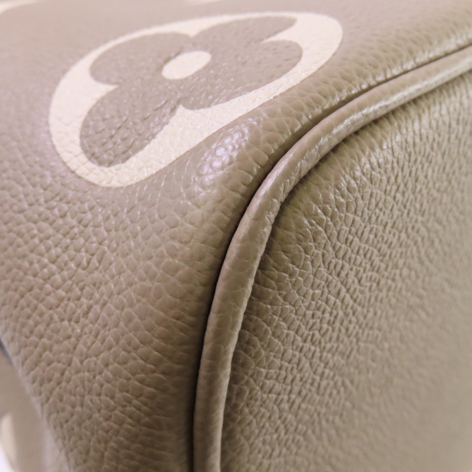 LOUIS VUITTON Monogram Empreinte NeoNoe MM 2way Shoulder Bag金扣手挽肩背兩用袋斑鳩灰色/奶油色