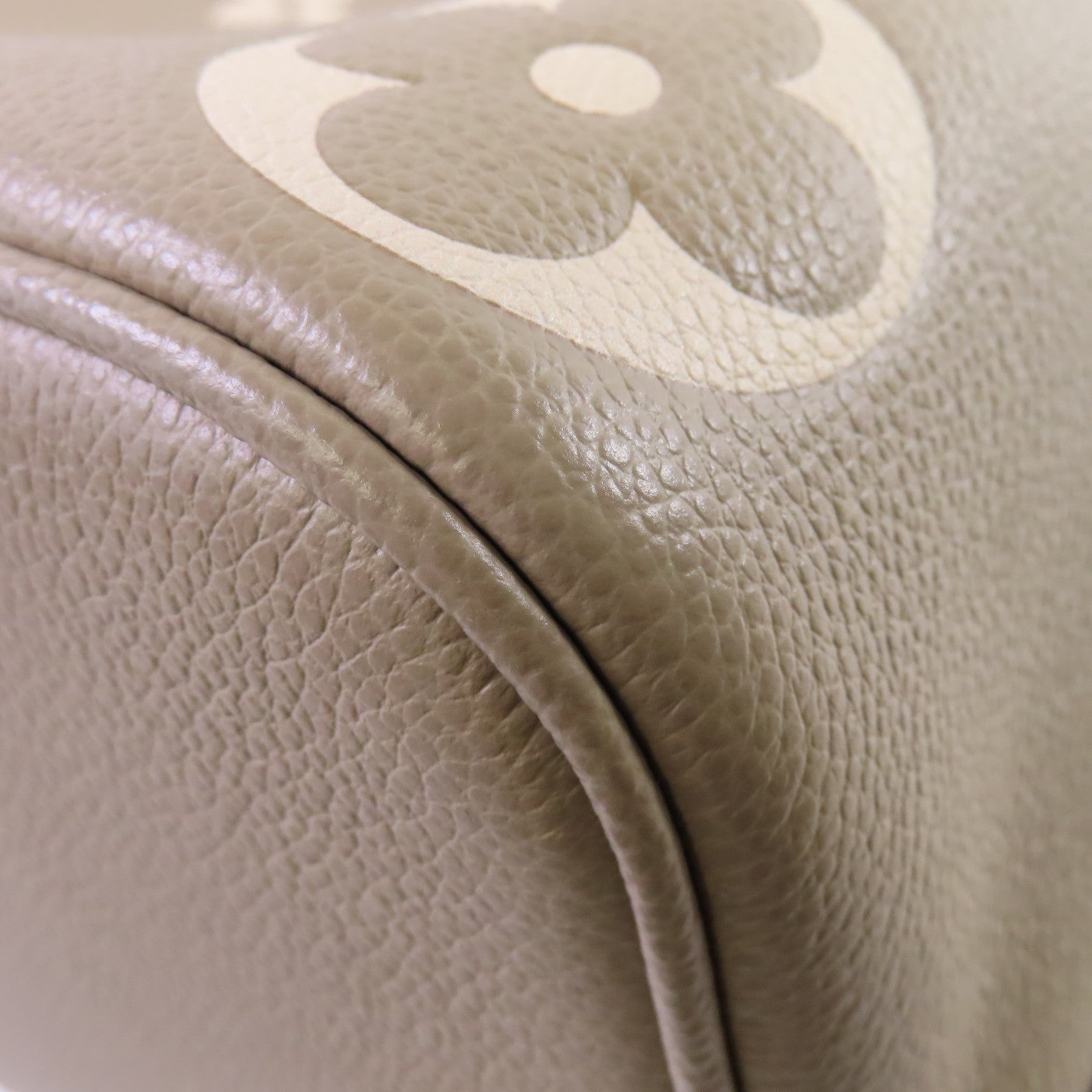 LOUIS VUITTON Monogram Empreinte NeoNoe MM 2way Shoulder Bag金扣手挽肩背兩用袋斑鳩灰色/奶油色