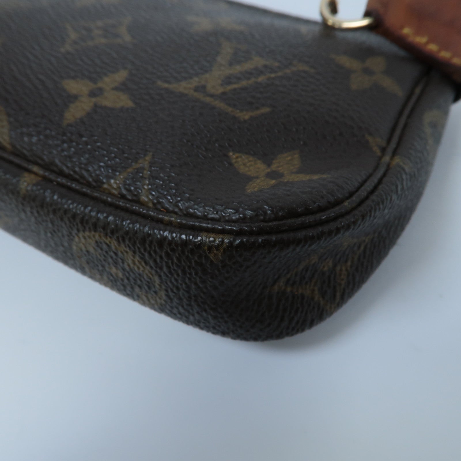 LOUIS VUITTON Monogram Mini Pochette Accessoires金扣手挽袋啡色