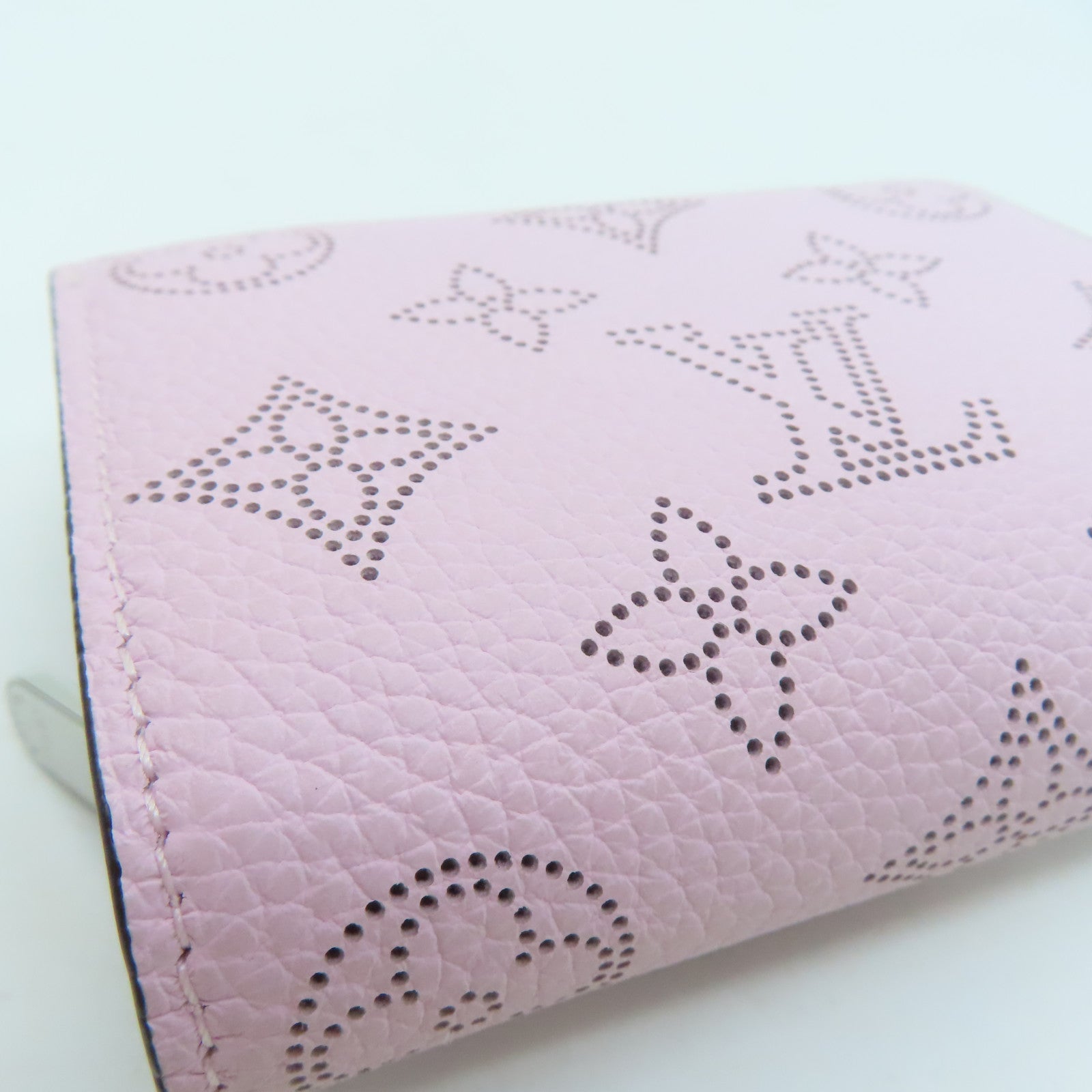 LOUIS VUITTON [Sharp Discount] Mahina Wallet Silver Buckle Wallet Pink