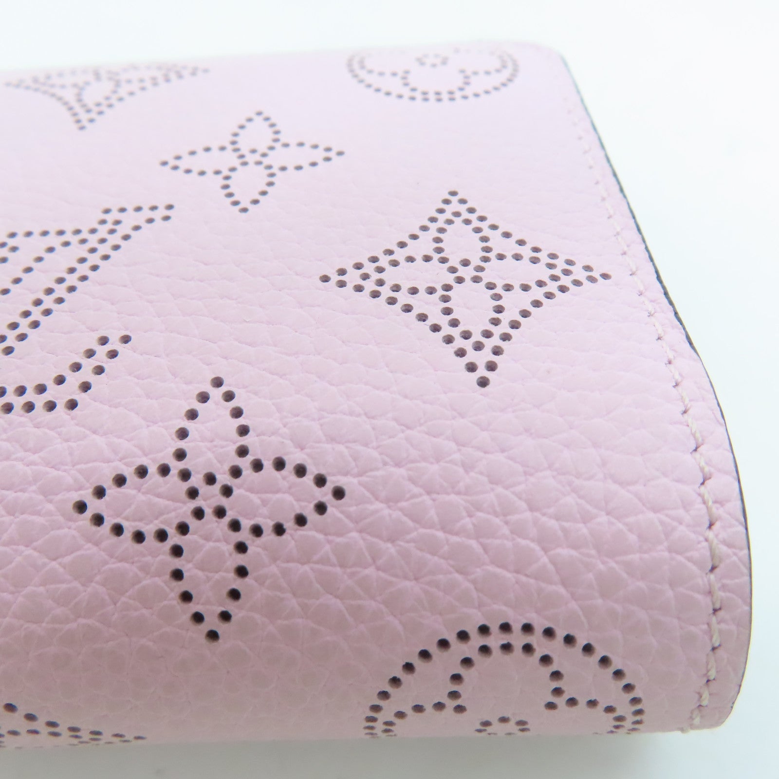 LOUIS VUITTON [Sharp Discount] Mahina Wallet Silver Buckle Wallet Pink