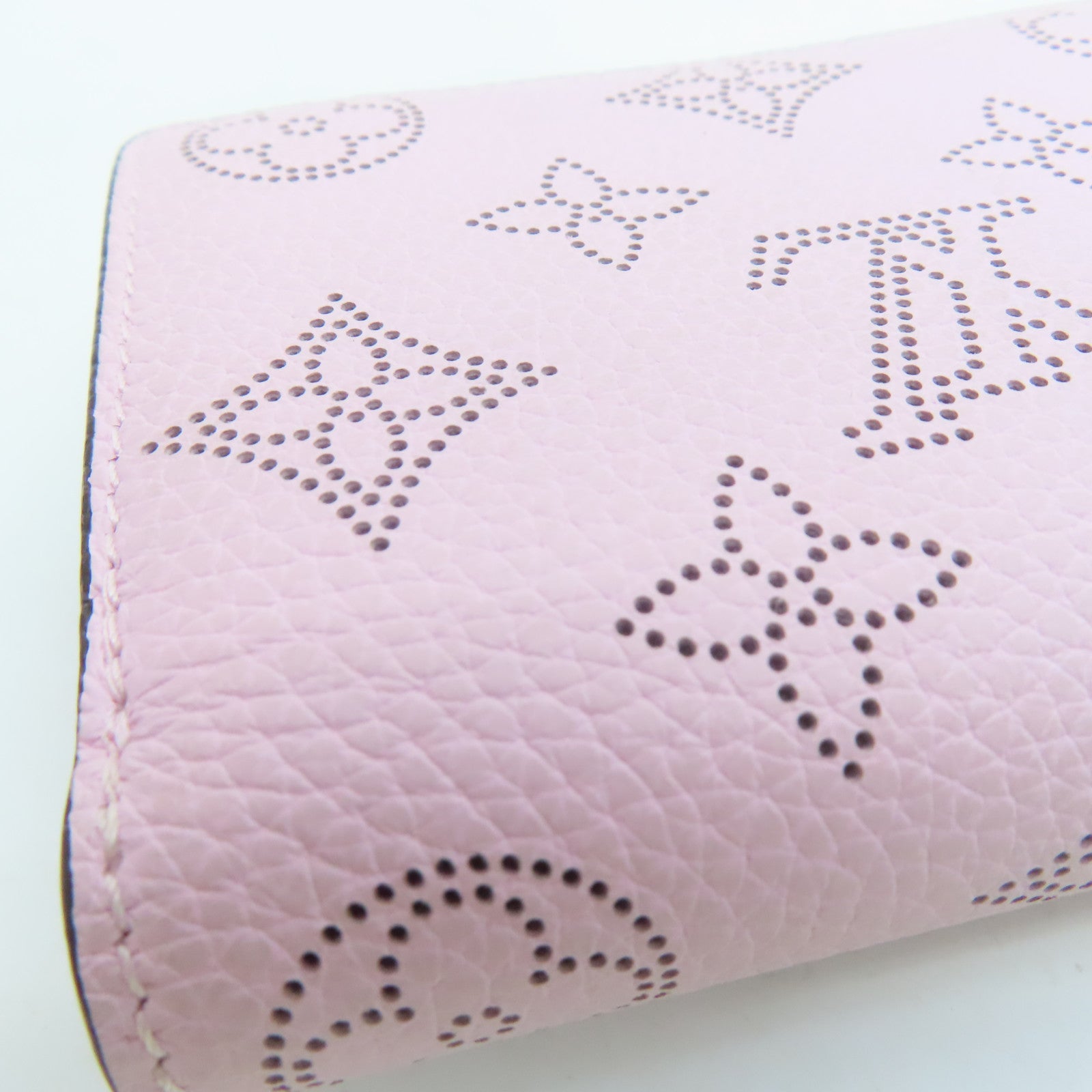 LOUIS VUITTON [Sharp Discount] Mahina Wallet Silver Buckle Wallet Pink