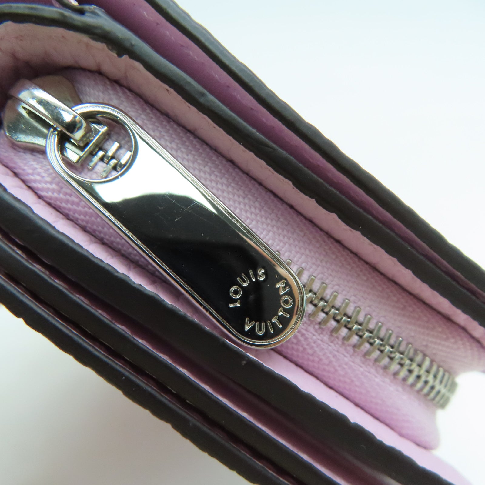 LOUIS VUITTON [Sharp Discount] Mahina Wallet Silver Buckle Wallet Pink