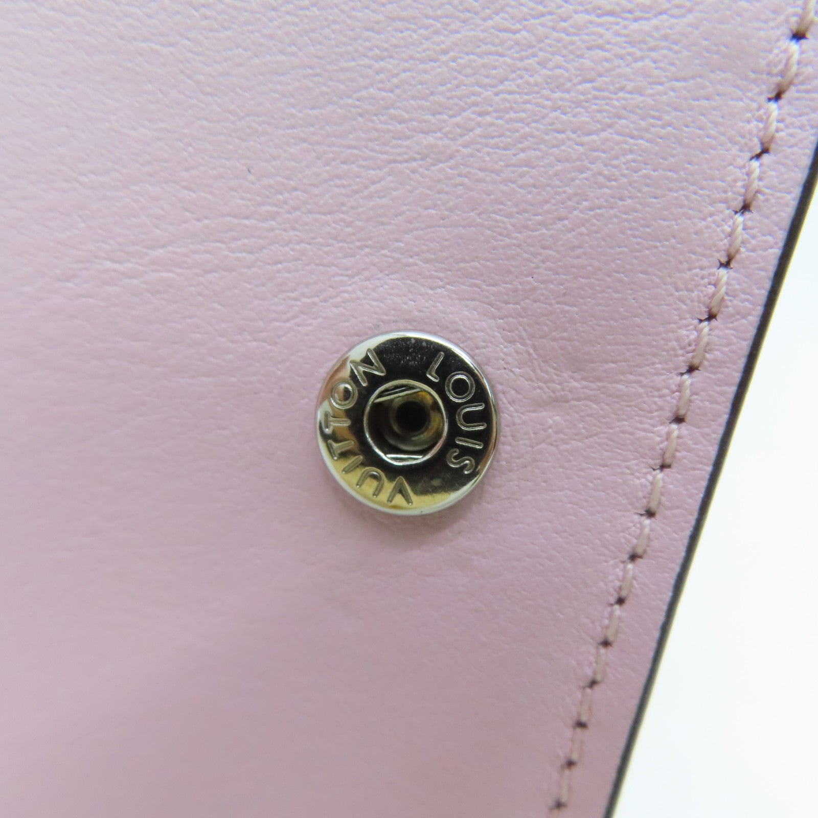 LOUIS VUITTON [Sharp Discount] Mahina Wallet Silver Buckle Wallet Pink