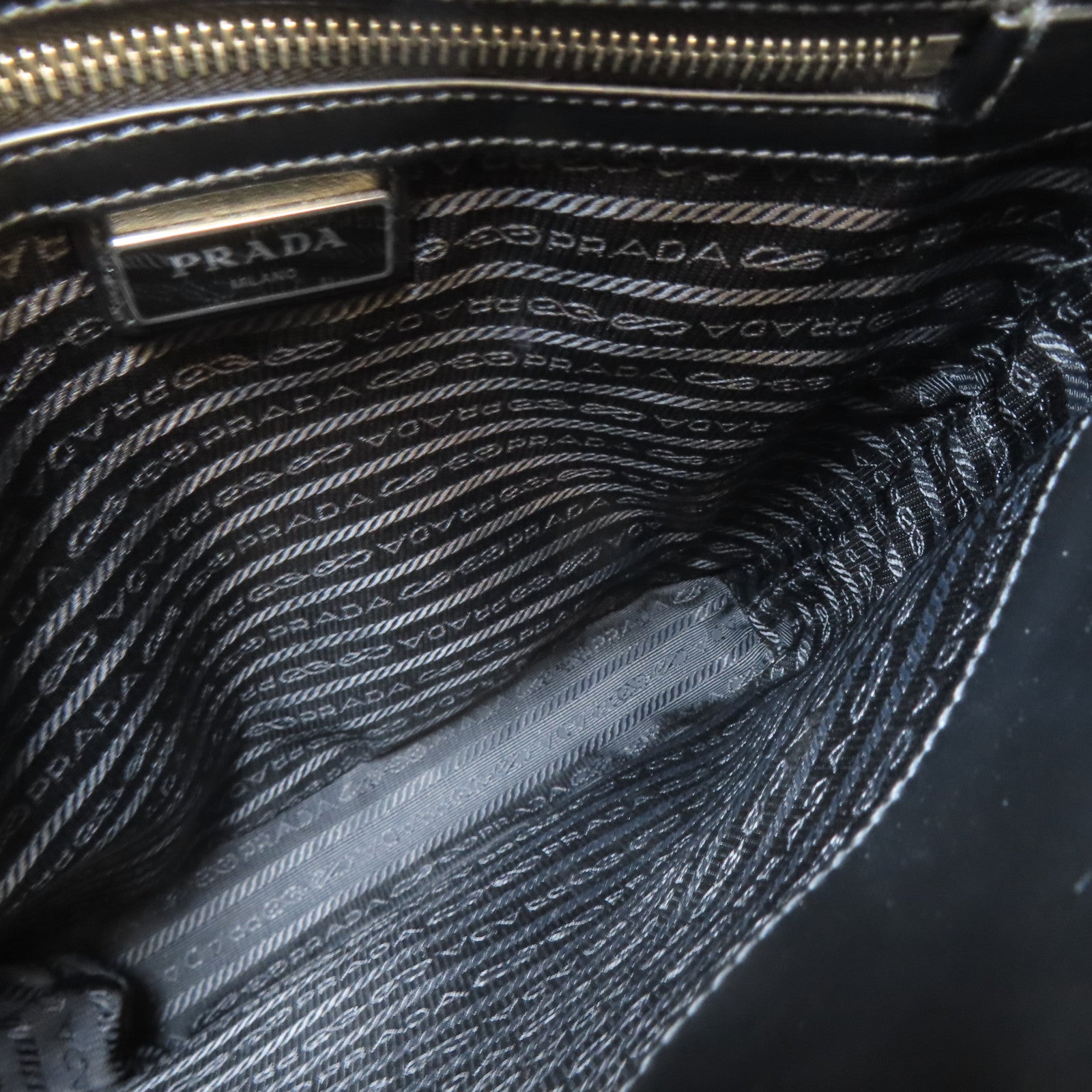 PRADA 牛皮皮革Shoulder Bag銀扣肩背袋黑色