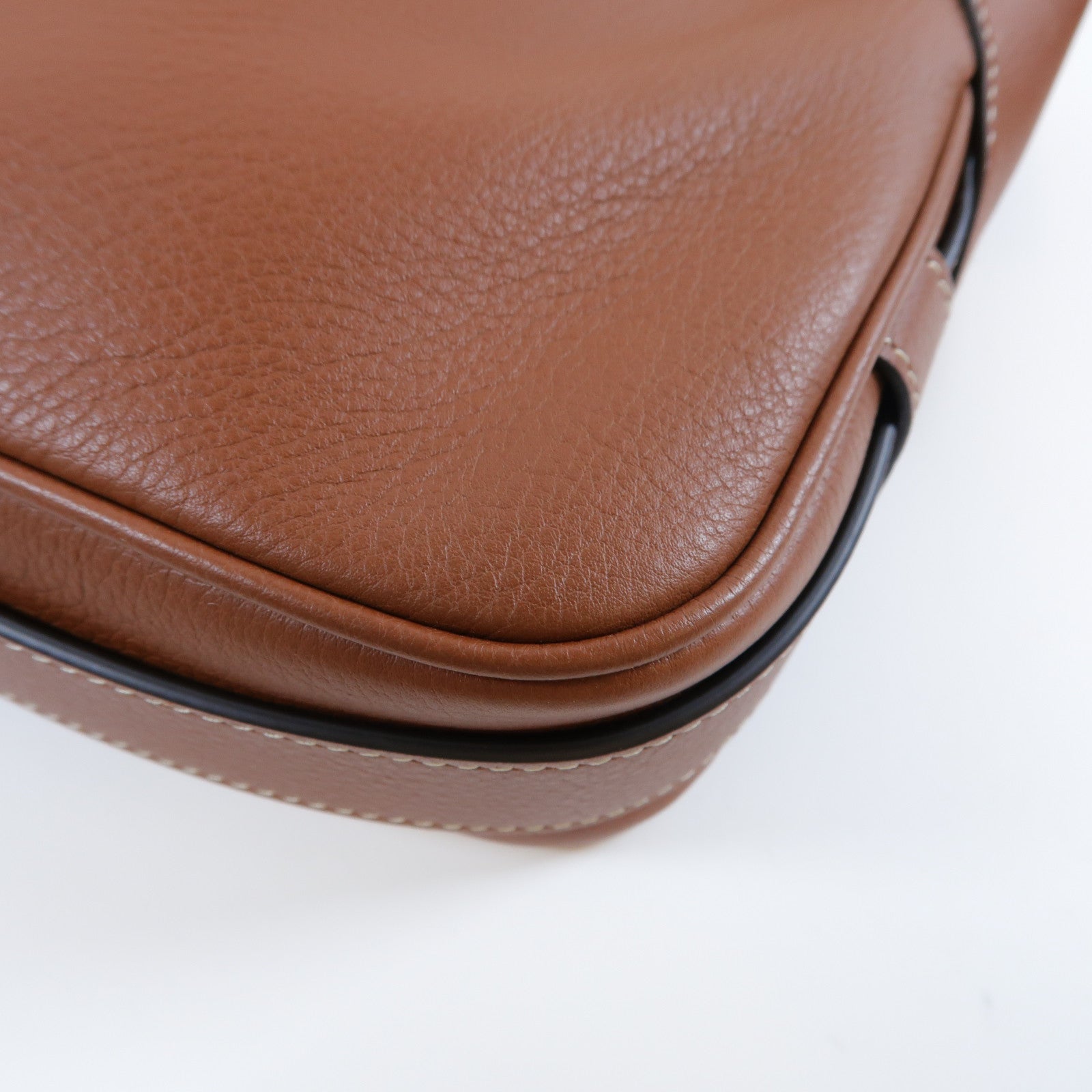 CELINE 牛皮皮革Romy金扣肩背袋啡色