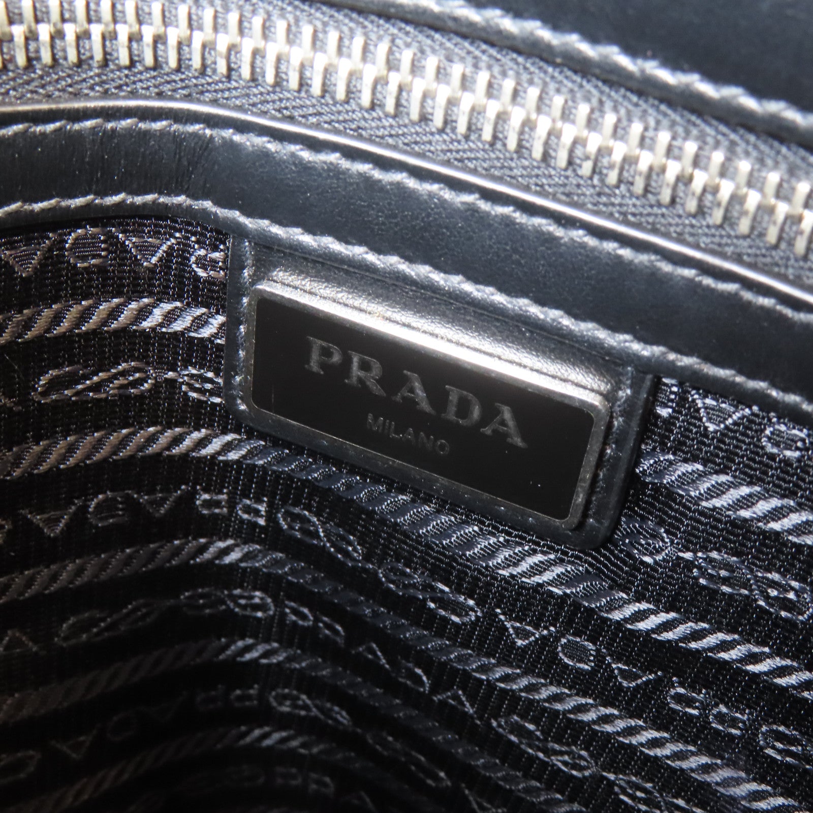 PRADA 牛皮皮革Shoulder Bag銀扣肩背袋黑色
