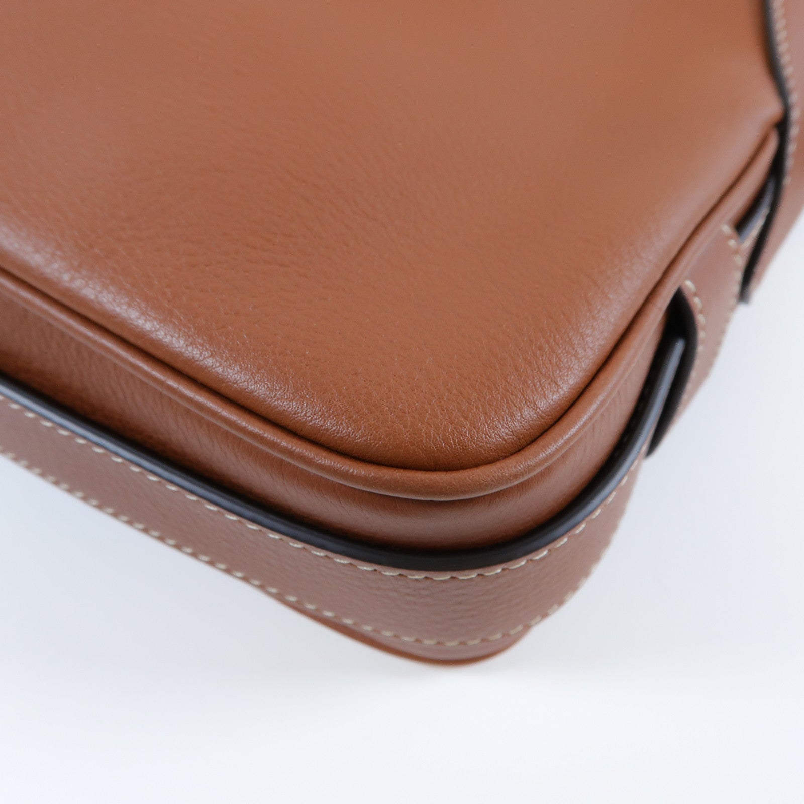 CELINE 牛皮皮革Romy金扣肩背袋啡色
