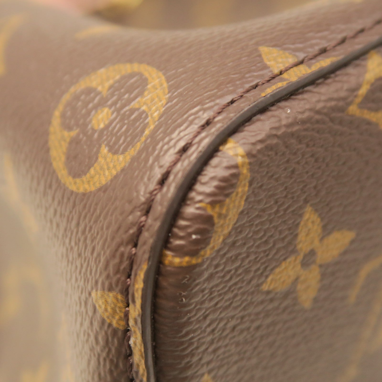 LOUIS VUITTON Monogram Neo Noe MM Gold Buckle Shoulder Bag Brown/Pink