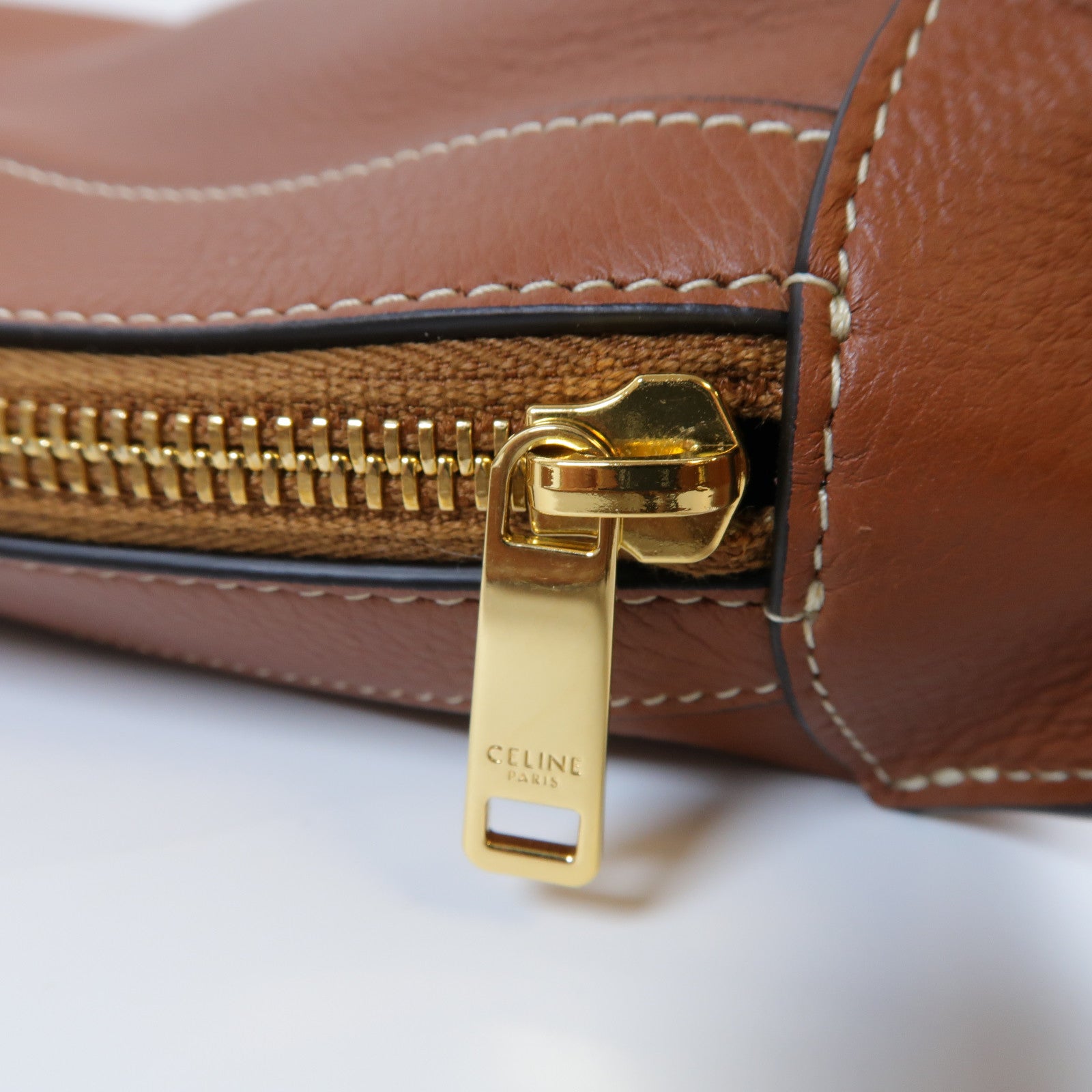 CELINE 牛皮皮革Romy金扣肩背袋啡色