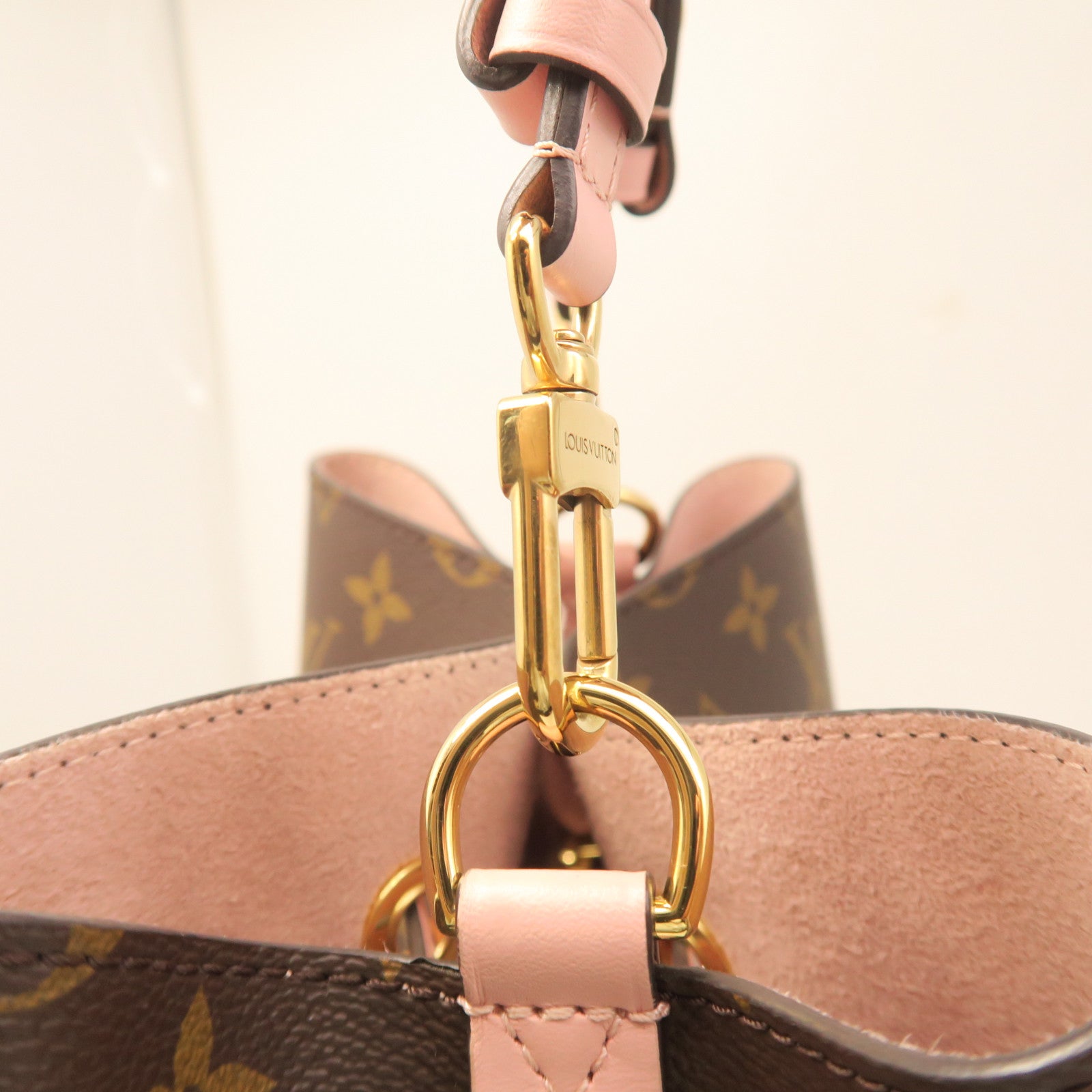 LOUIS VUITTON Monogram Neo Noe MM Gold Buckle Shoulder Bag Brown/Pink