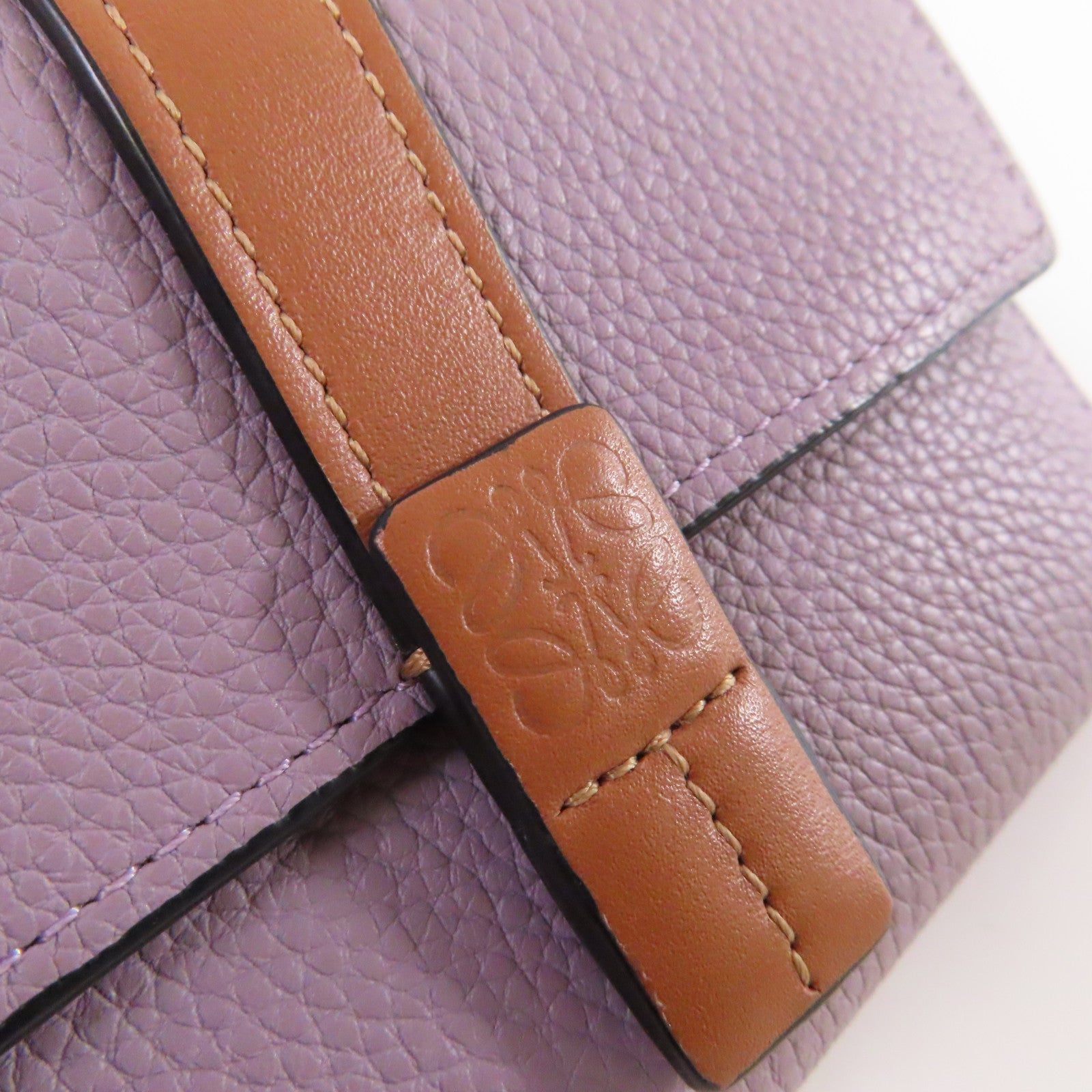 LOEWE 牛皮皮革Vertical Small wallet金扣短錢包紫色