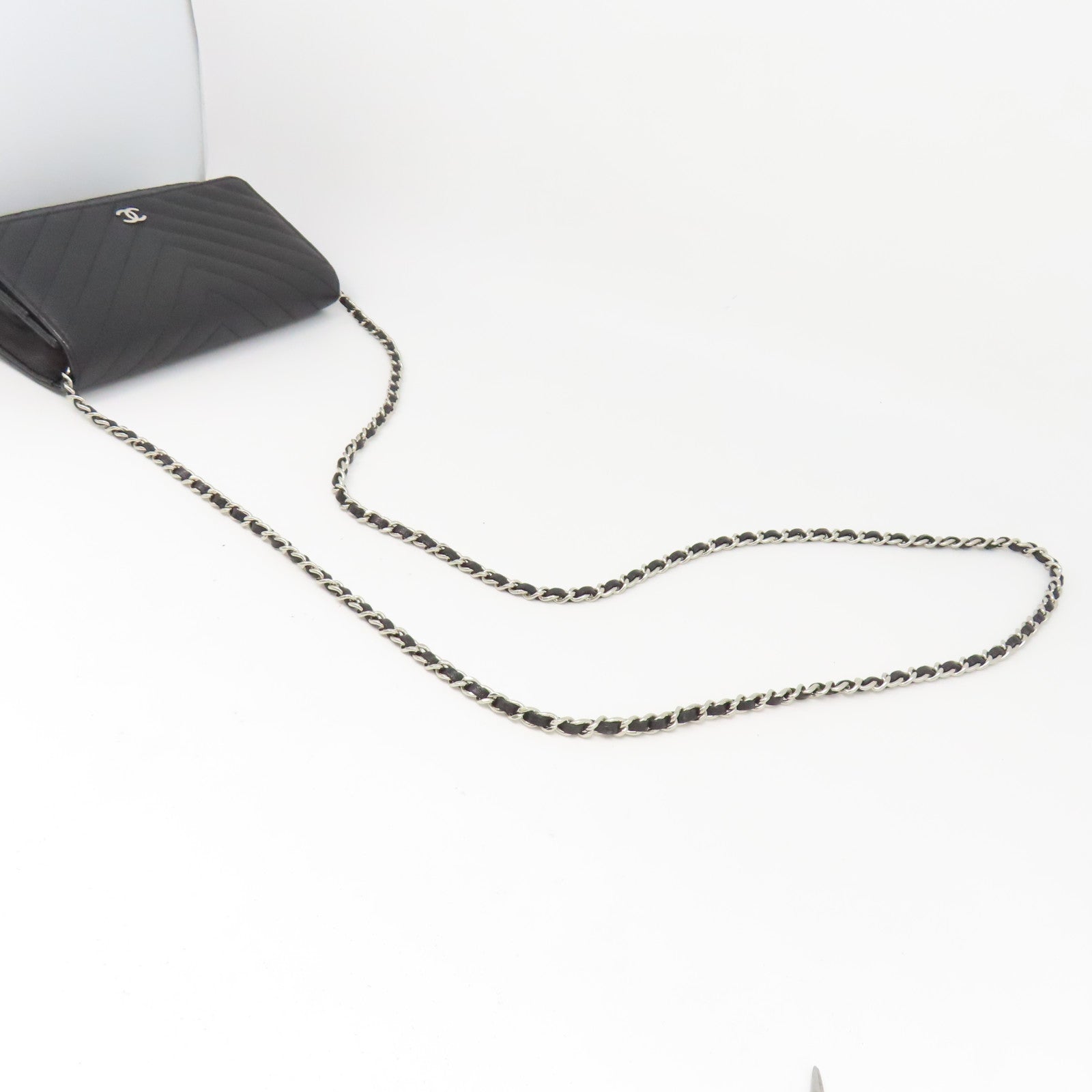 CHANEL 斜紋Caviar皮革WOC Wallet On Chain銀扣鏈帶肩背袋黑色