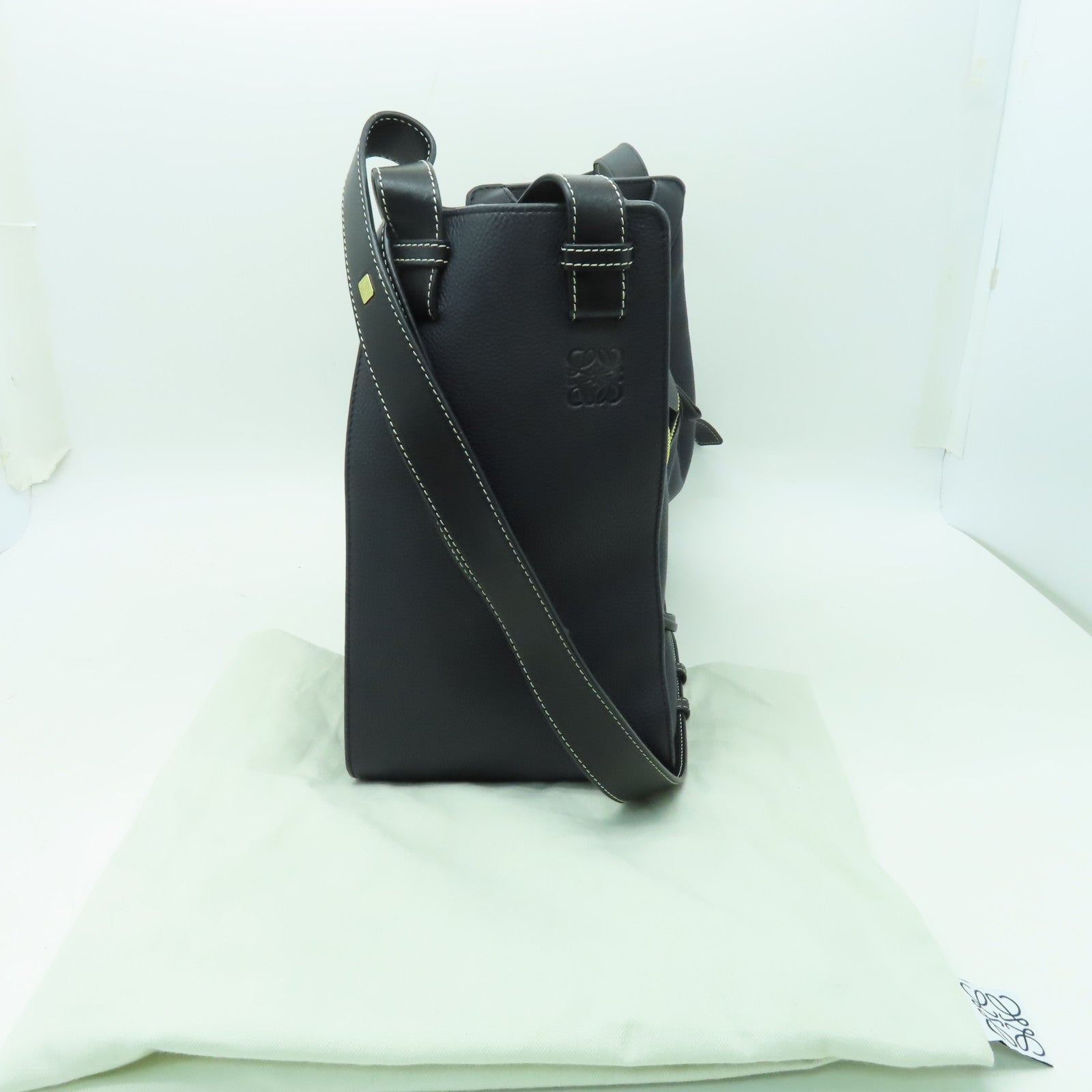LOEWE 牛皮皮革Hammock Medium金扣手挽肩背兩用袋黑色