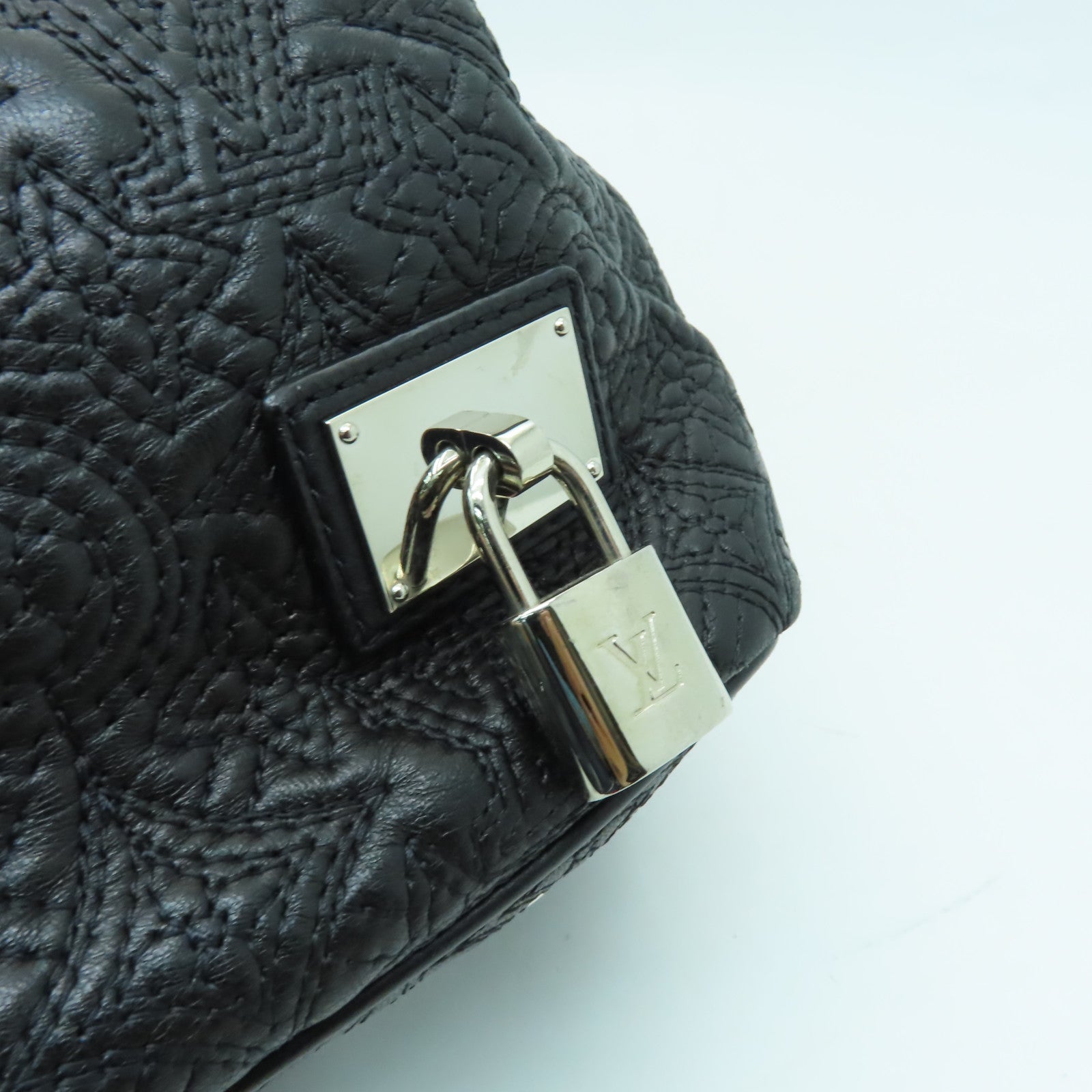 LOUIS VUITTON Lilia皮革Antheia銀扣手挽袋黑色