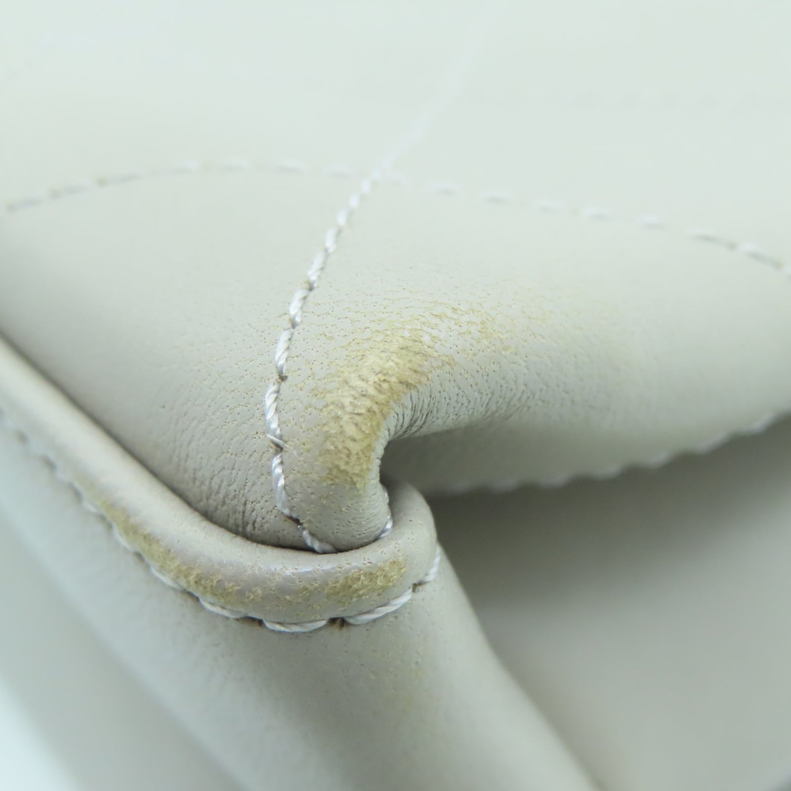CHANEL 菱格牛皮皮革Chain Shoulder金扣鏈帶肩背袋灰色