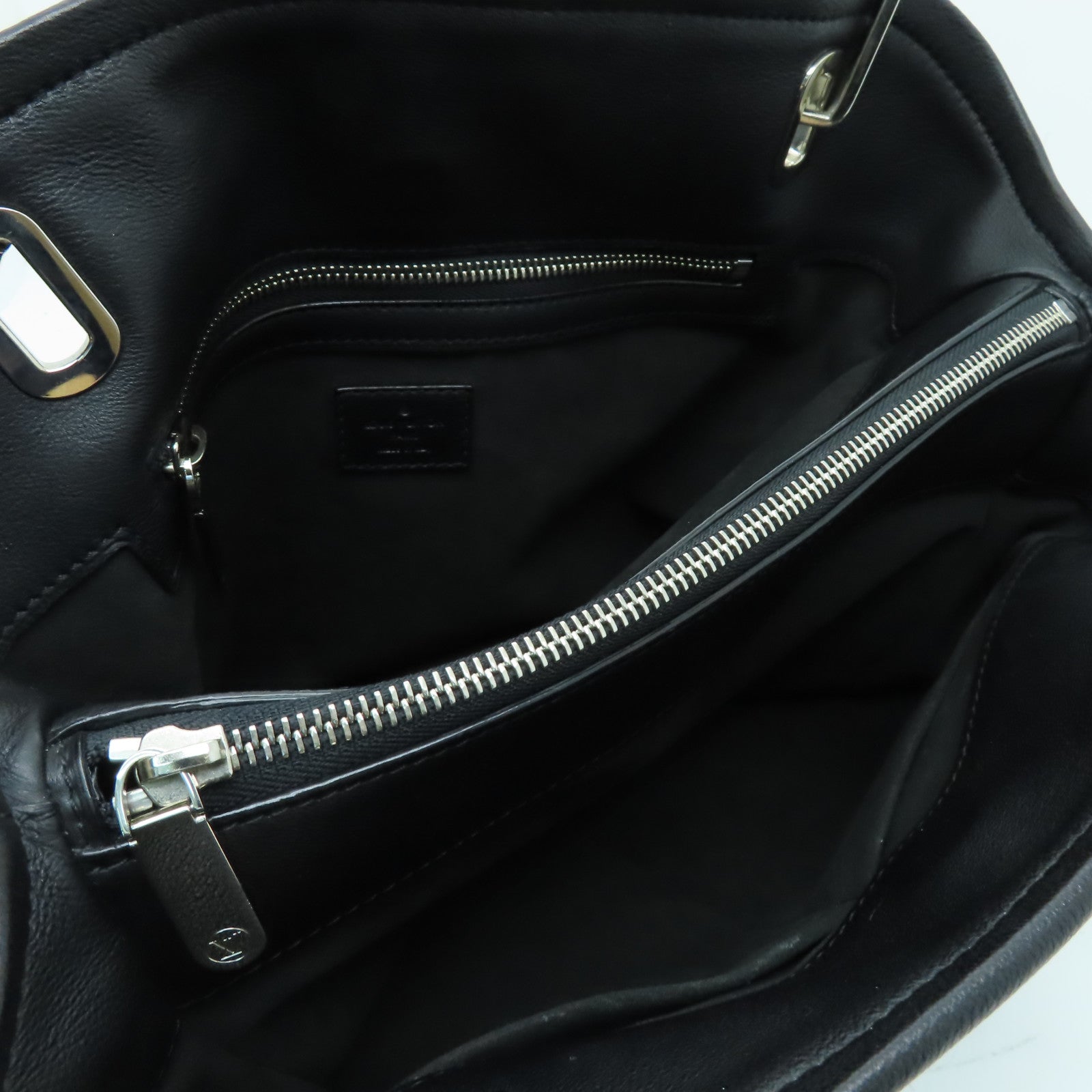 LOUIS VUITTON Lilia皮革Antheia銀扣手挽袋黑色