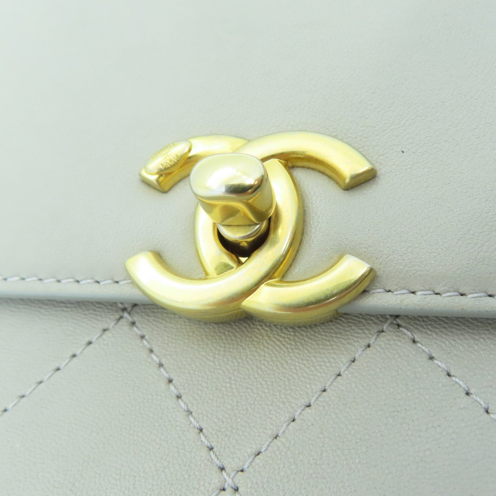 CHANEL 菱格牛皮皮革Chain Shoulder金扣鏈帶肩背袋灰色