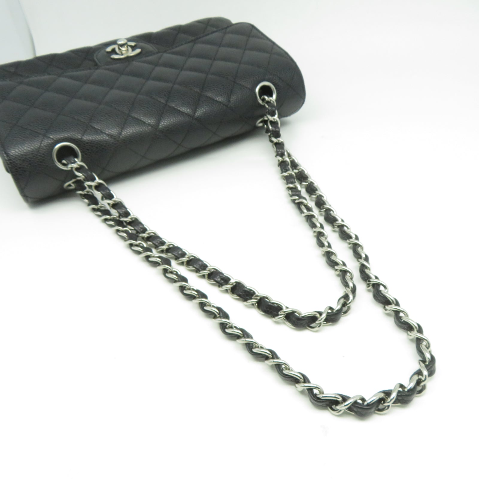 CHANEL 菱格Caviar皮革Classic 25銀扣鏈帶肩背袋黑色