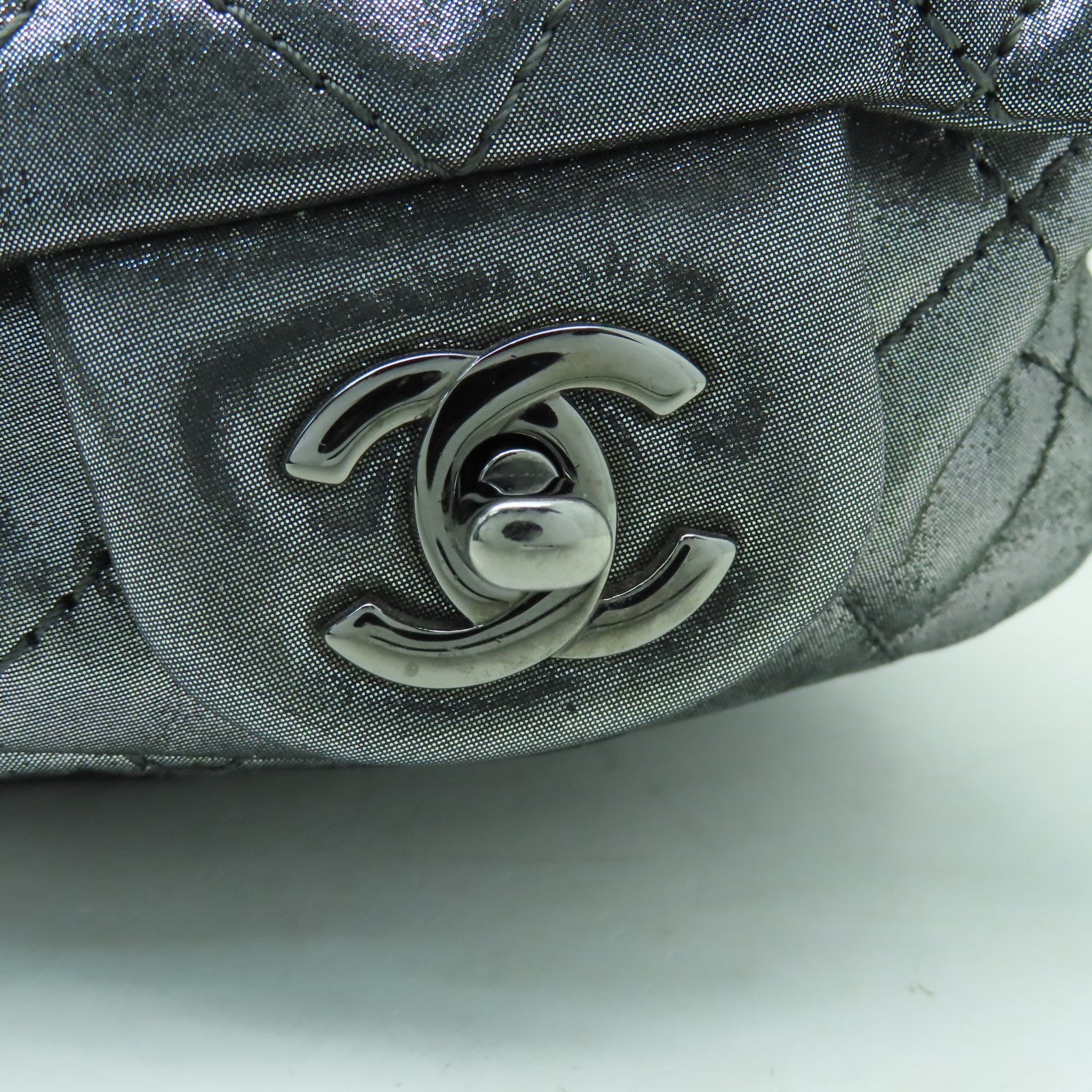 CHANEL 菱格塗層帆布Rucksack銀扣鏈帶背包銀色
