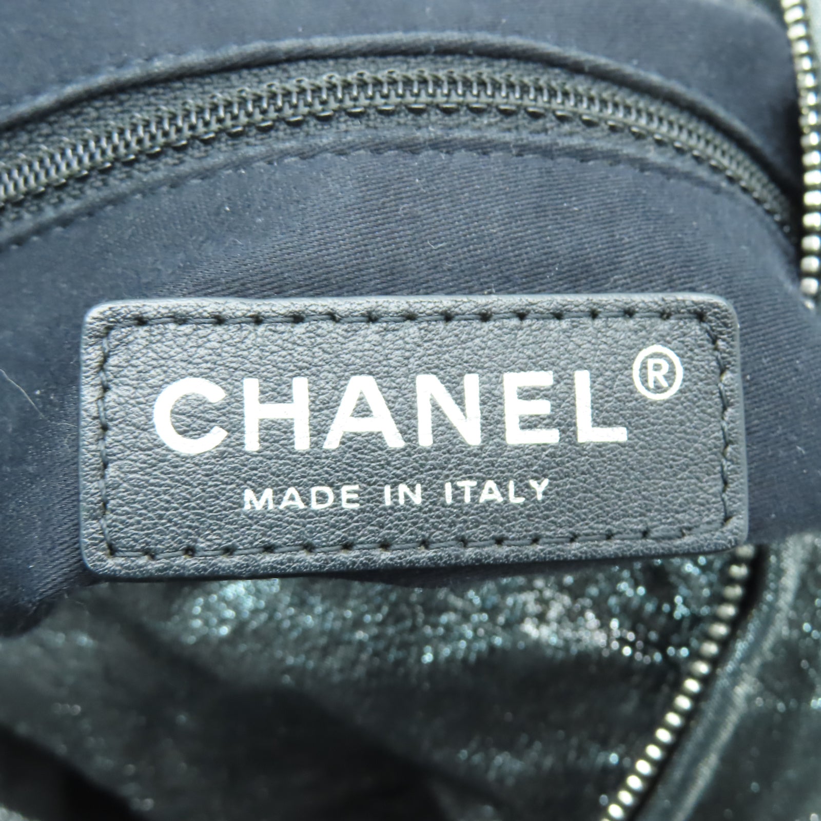 CHANEL 菱格塗層帆布Rucksack銀扣鏈帶背包銀色