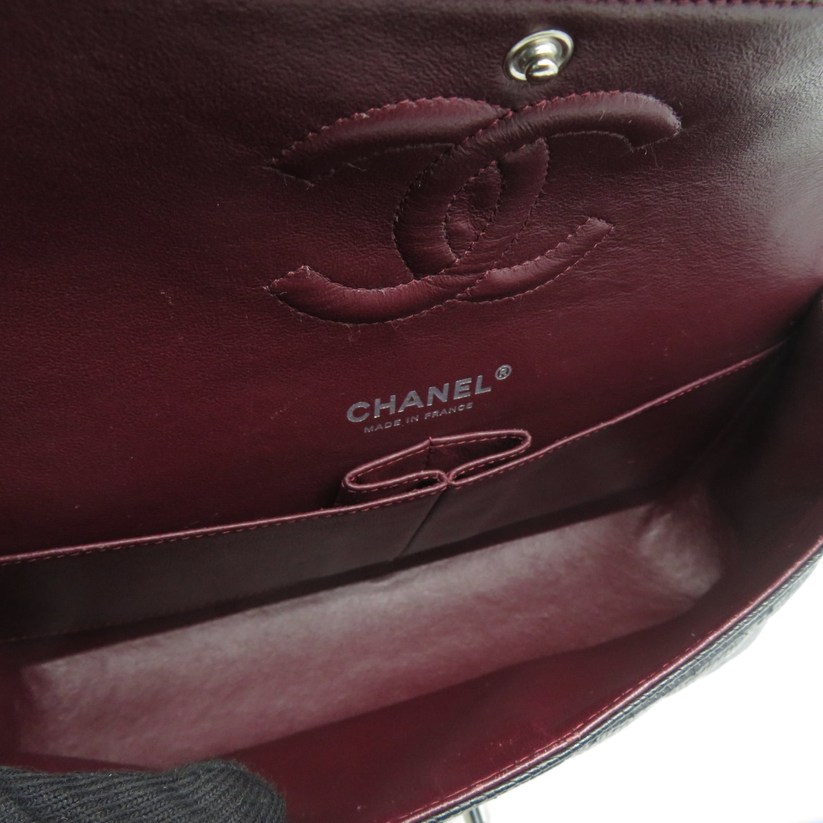 CHANEL 菱格Caviar皮革Classic 25銀扣鏈帶肩背袋黑色