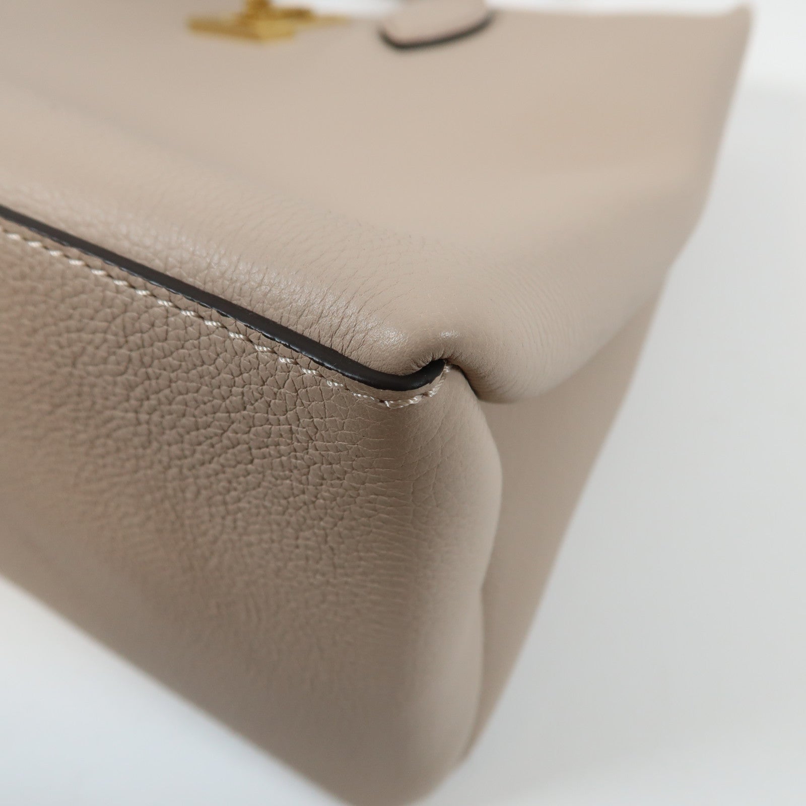 LOUIS VUITTON 牛皮皮革Lockme Shopper Bag金扣肩背袋粉紅色