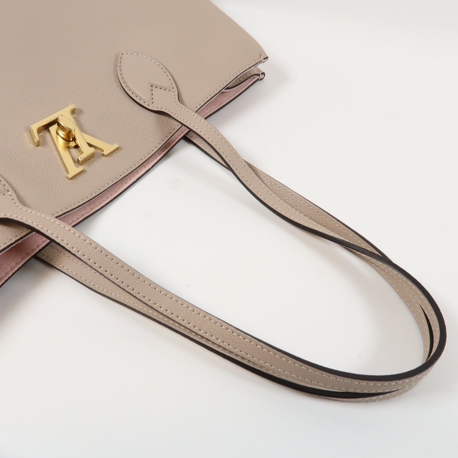LOUIS VUITTON 牛皮皮革Lockme Shopper Bag金扣肩背袋粉紅色