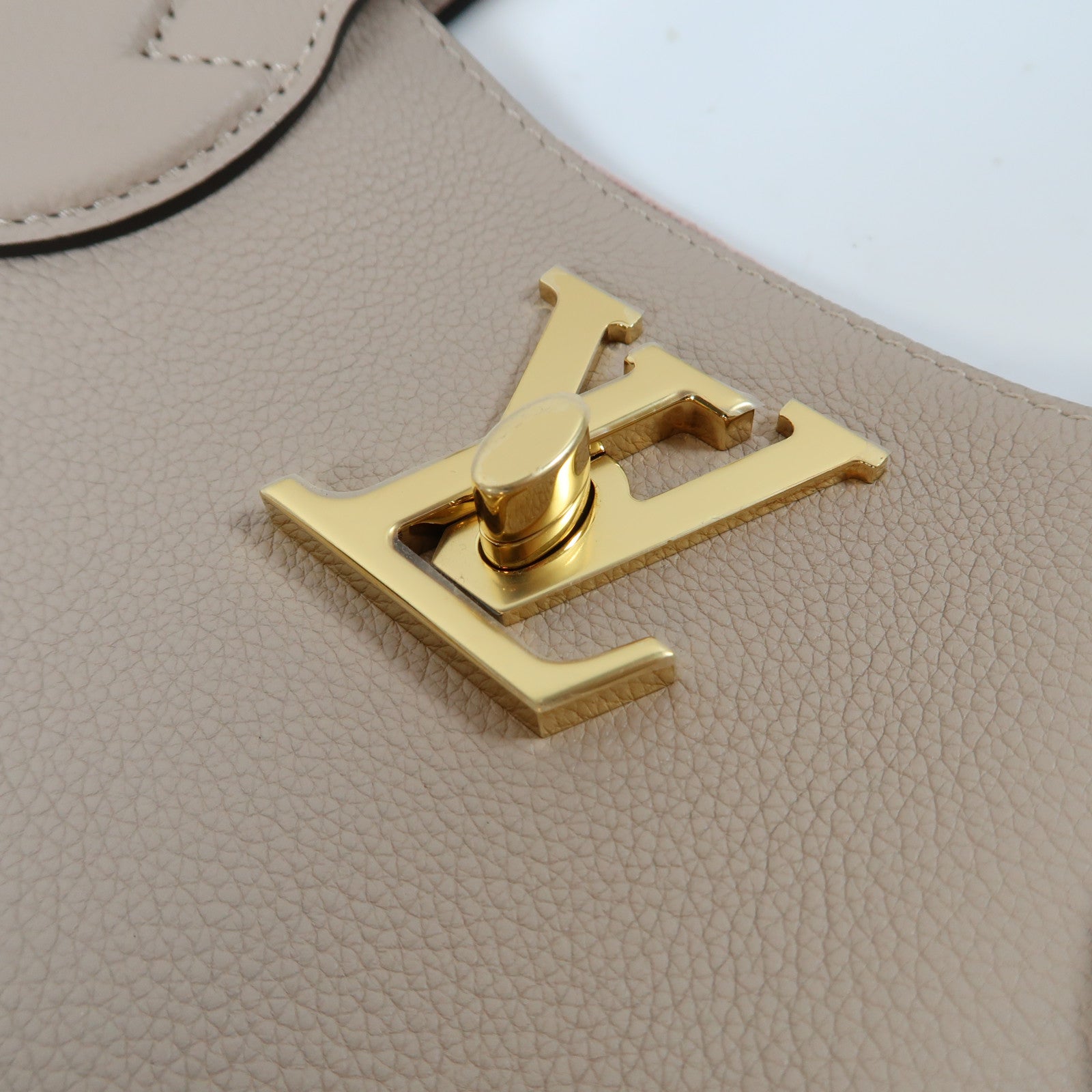 LOUIS VUITTON 牛皮皮革Lockme Shopper Bag金扣肩背袋粉紅色
