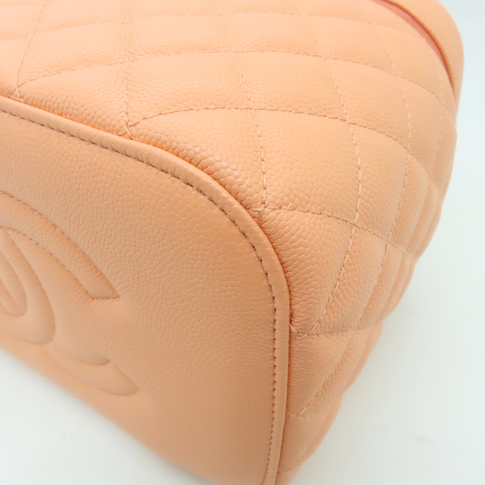 CHANEL 菱格Caviar皮革Classic Vanity Pouch金扣化妝袋淺橙色