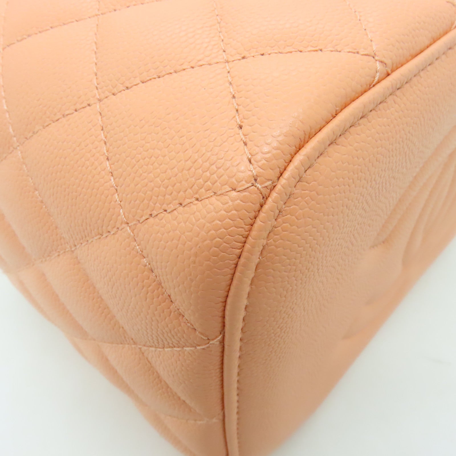 CHANEL 菱格Caviar皮革Classic Vanity Pouch金扣化妝袋淺橙色