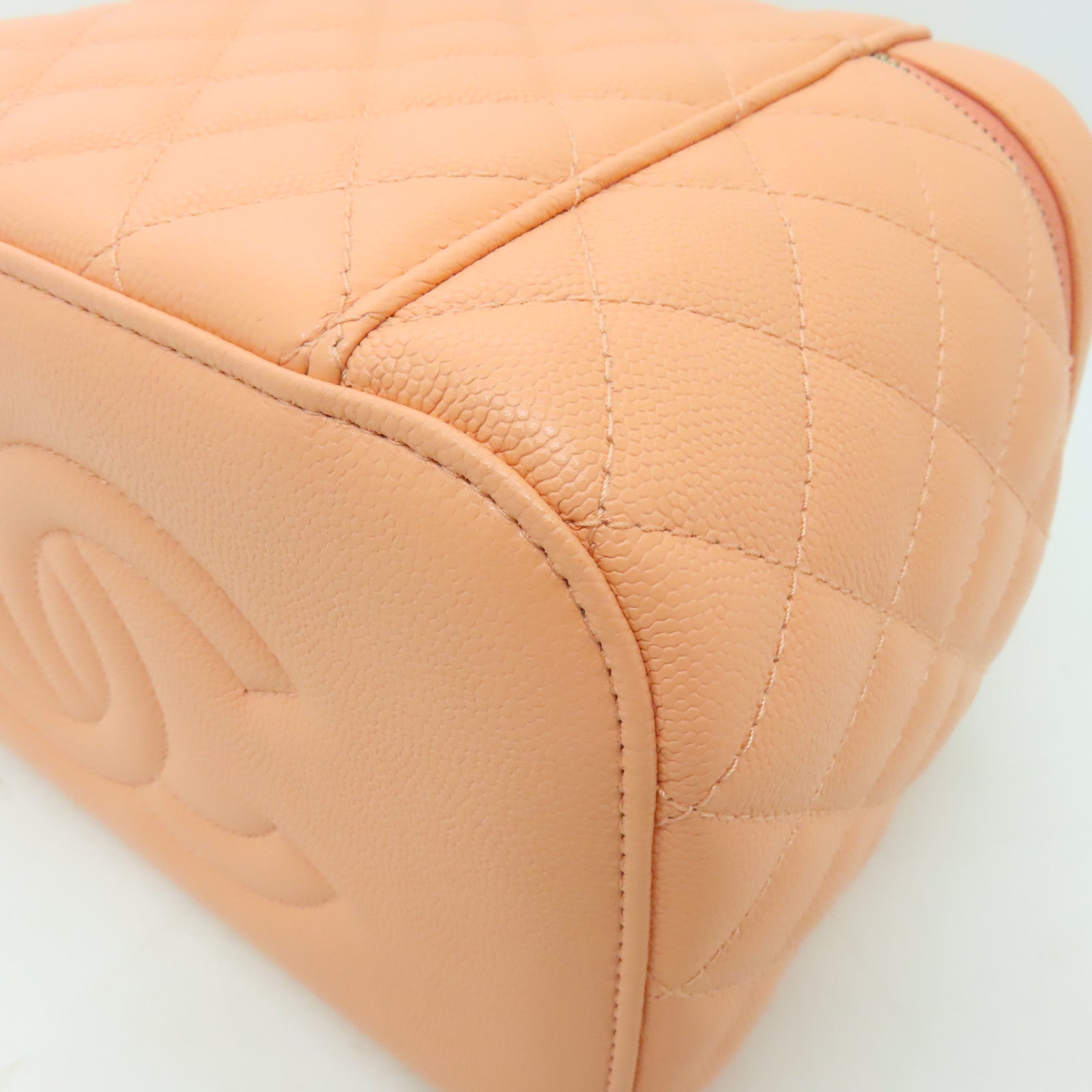 CHANEL 菱格Caviar皮革Classic Vanity Pouch金扣化妝袋淺橙色
