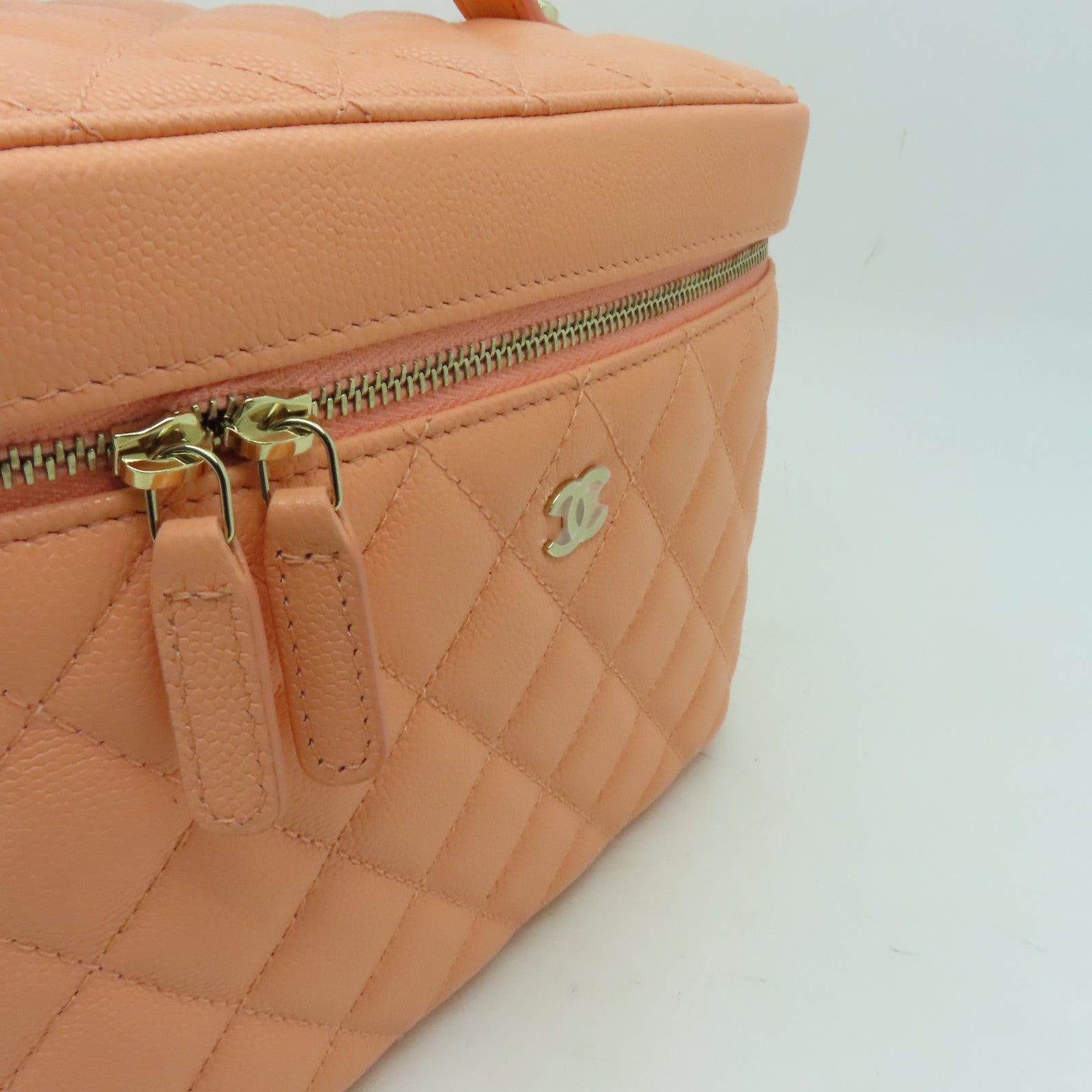 CHANEL 菱格Caviar皮革Classic Vanity Pouch金扣化妝袋淺橙色