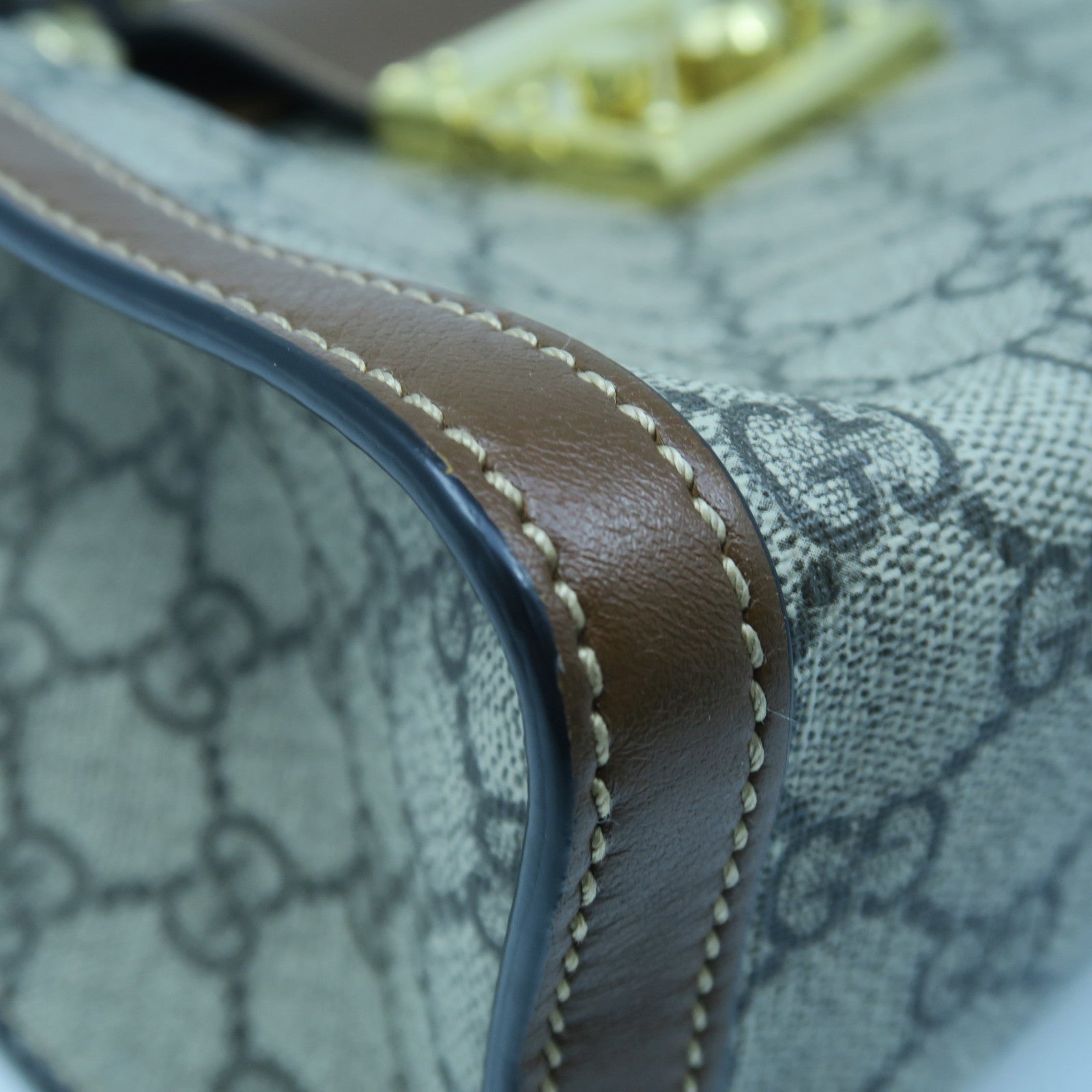 GUCCI 塗層帆布Shoulder Bag金扣肩背袋卡其色