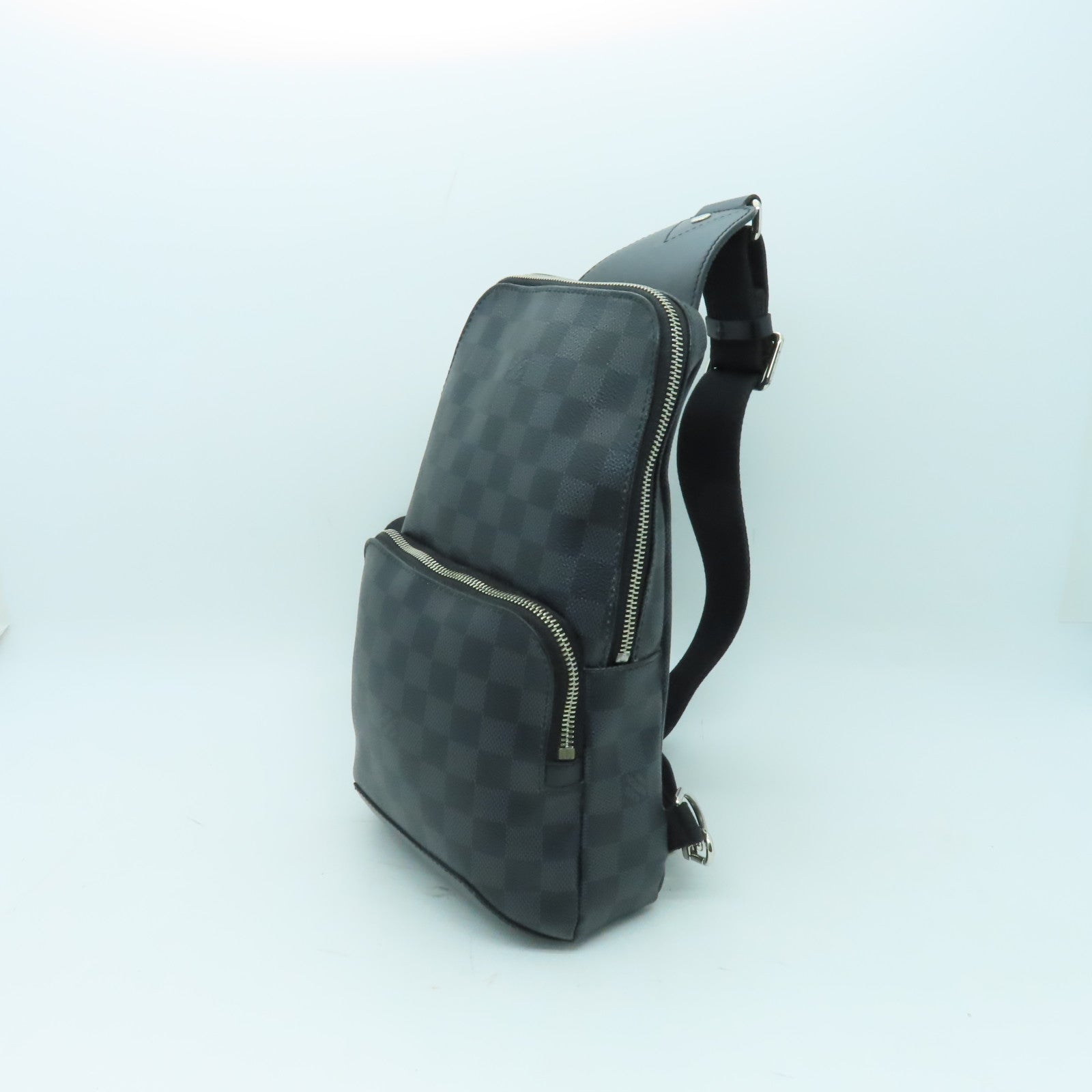 LOUIS VUITTON Damier Graphite Avenue Sling Bag銀扣單肩包黑色