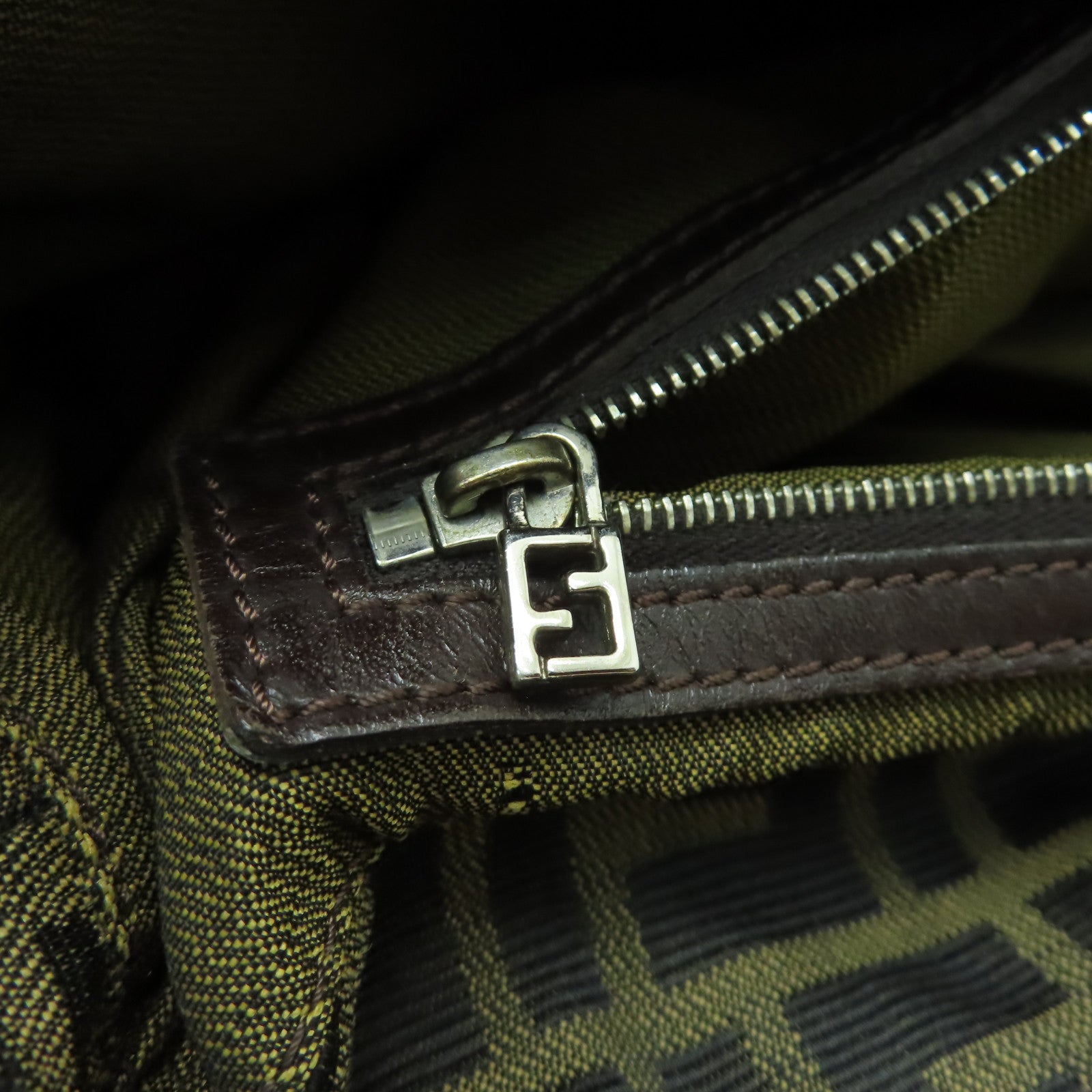 FENDI 帆布Shoulder Bag銀扣肩背袋啡色