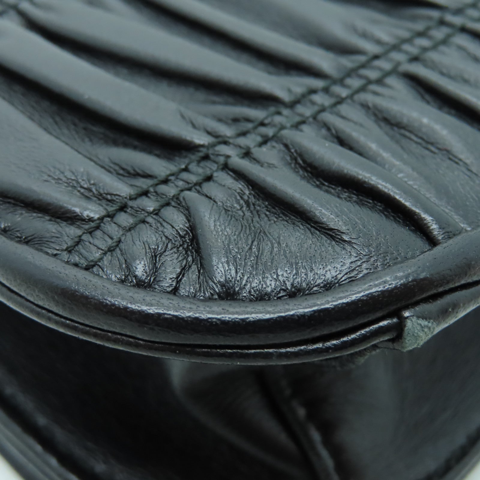 PRADA Nappa Gaufre皮革Shoulder Bag銀扣鏈帶肩背袋黑色