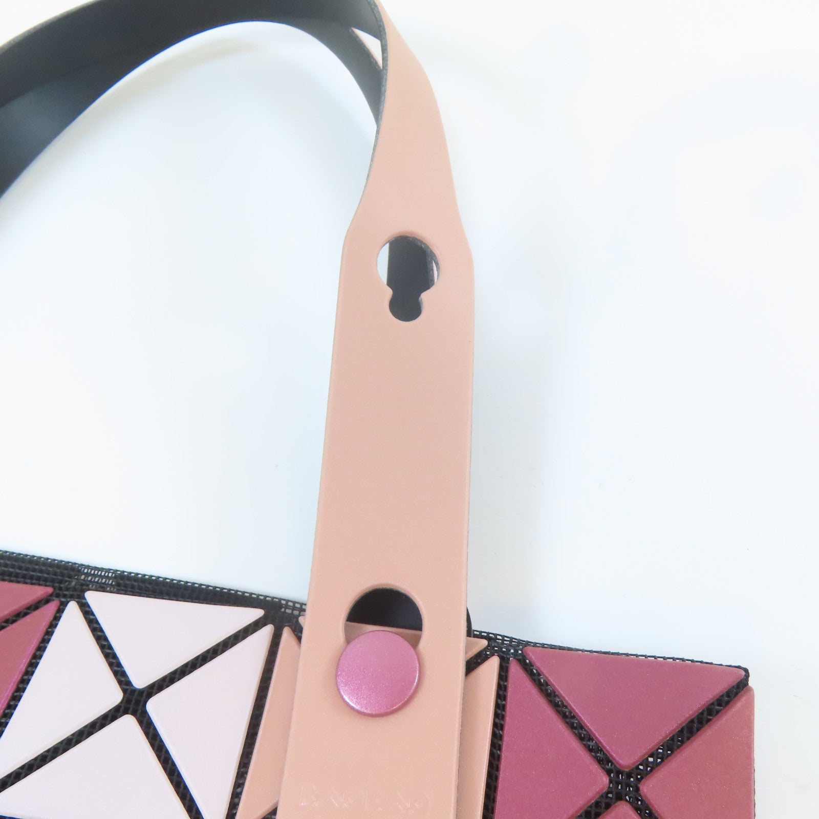ISSEY MIYAKE PVC Issey Miyake Bao Bao黑扣肩背袋桃色/粉紅色