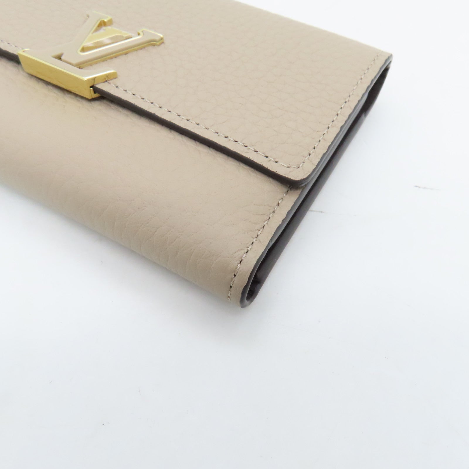 LOUIS VUITTON 牛皮皮革Capucines Wallet金扣錢包杏色