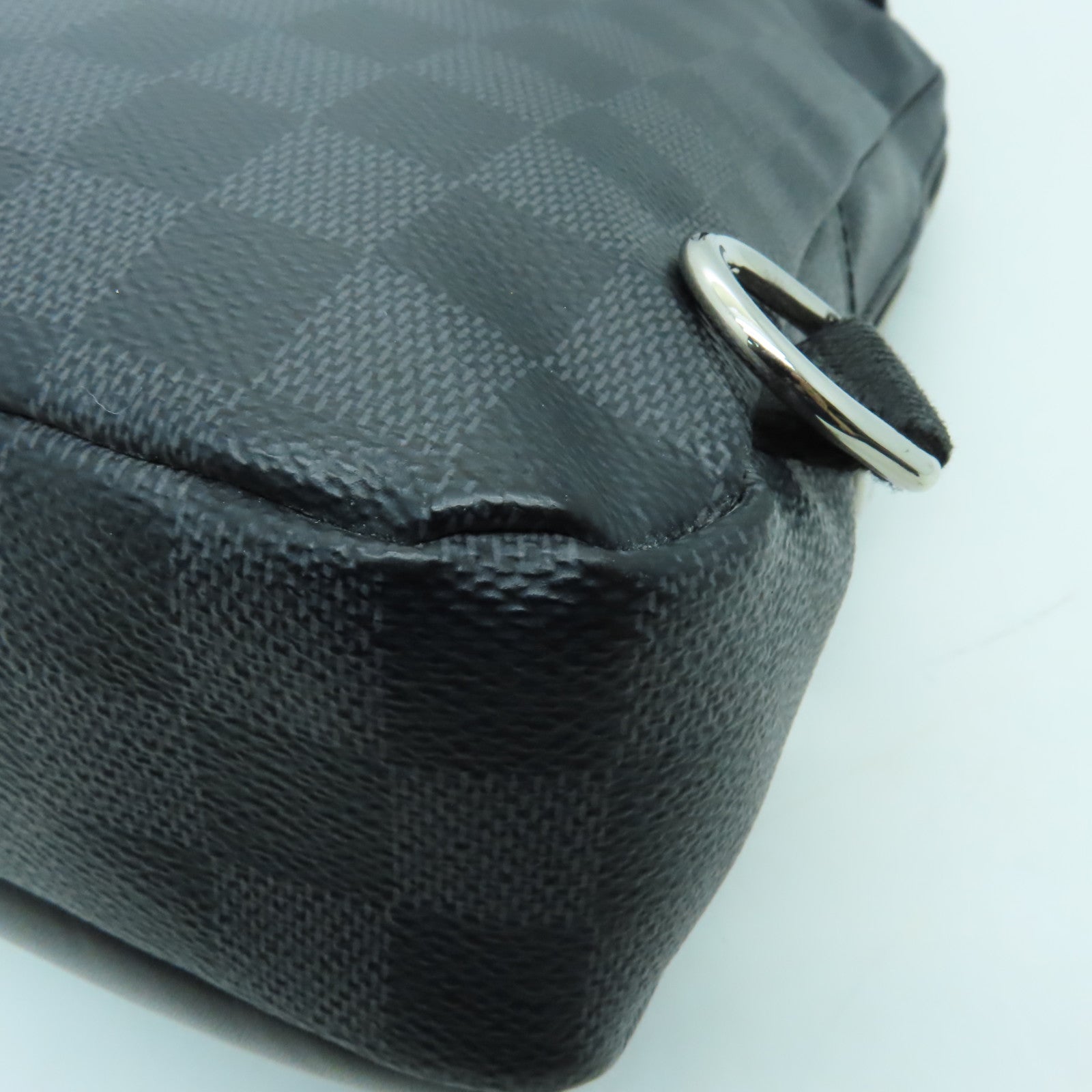 LOUIS VUITTON Damier Graphite Avenue Sling Bag銀扣單肩包黑色
