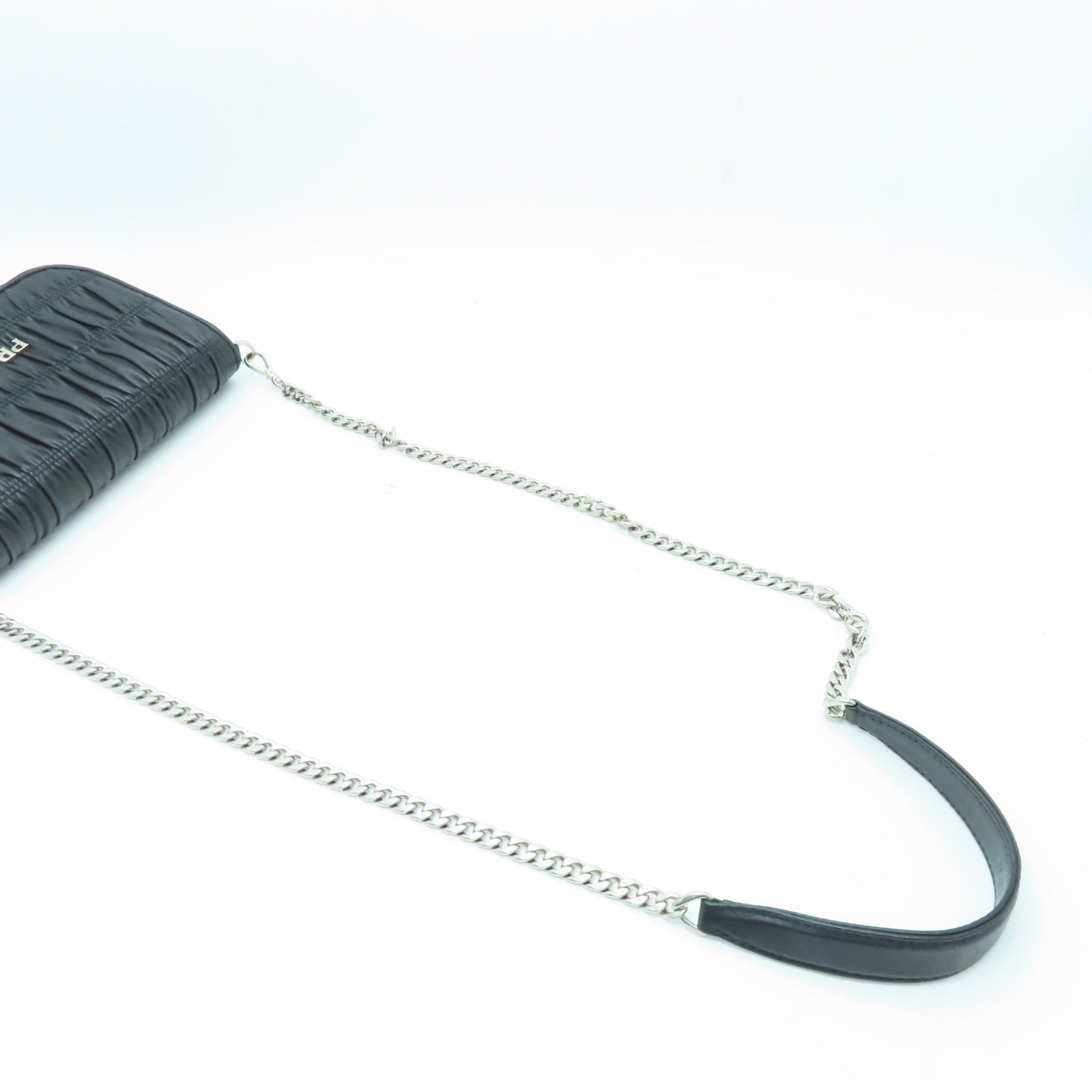 PRADA Nappa Gaufre皮革Shoulder Bag銀扣鏈帶肩背袋黑色