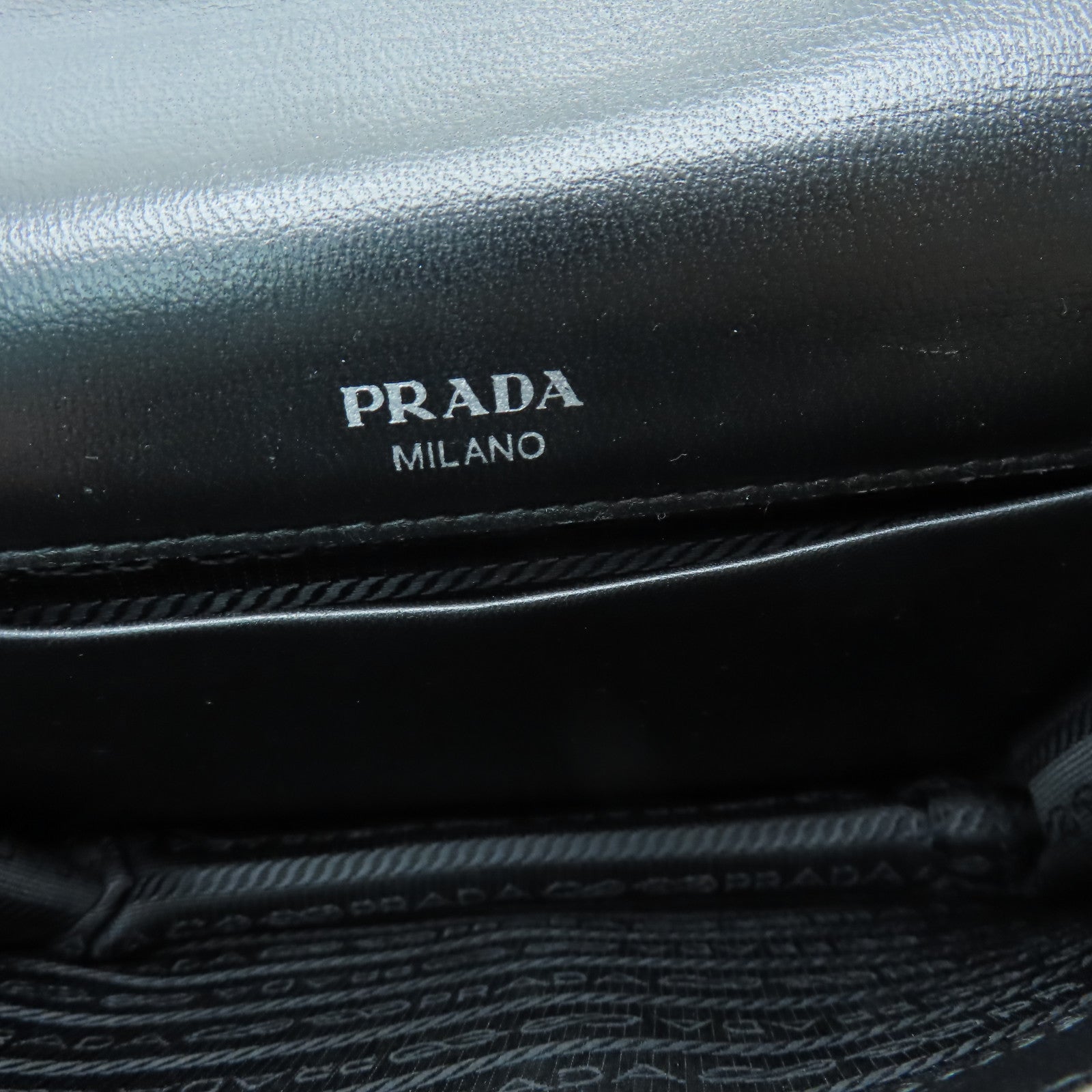 PRADA Nappa Gaufre皮革Shoulder Bag銀扣鏈帶肩背袋黑色