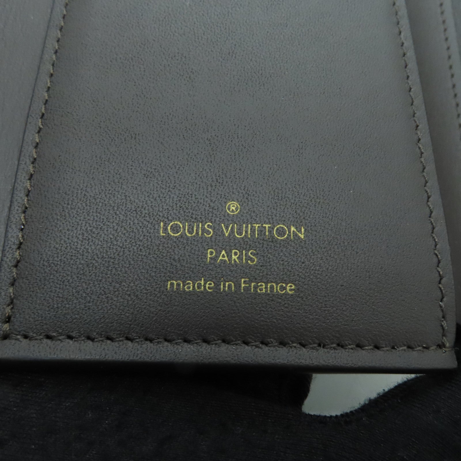 LOUIS VUITTON 牛皮皮革Capucines Wallet金扣錢包杏色