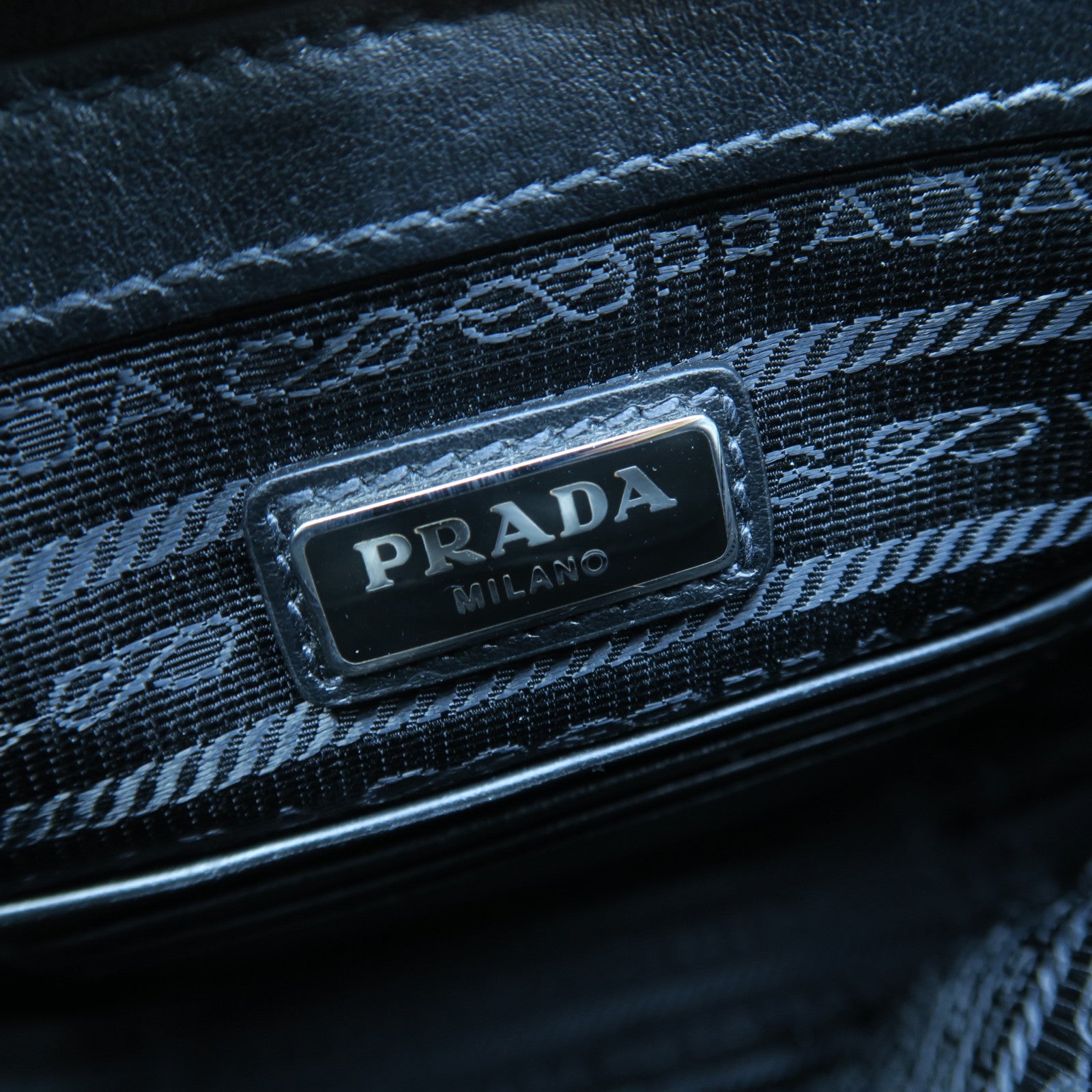 PRADA 牛皮皮革Shoulder Bag銀扣肩背袋黑色