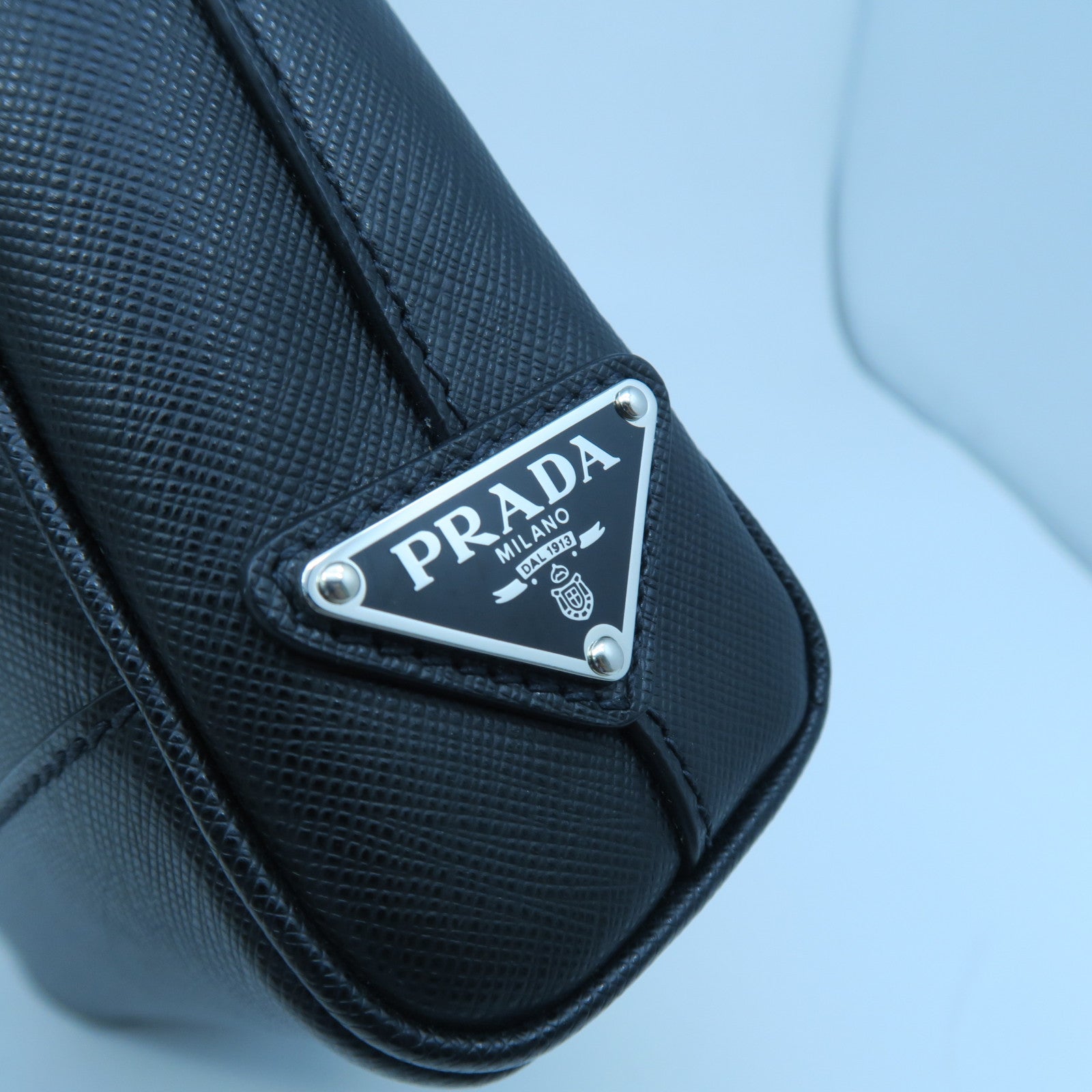 PRADA 牛皮皮革Shoulder Bag銀扣肩背袋黑色