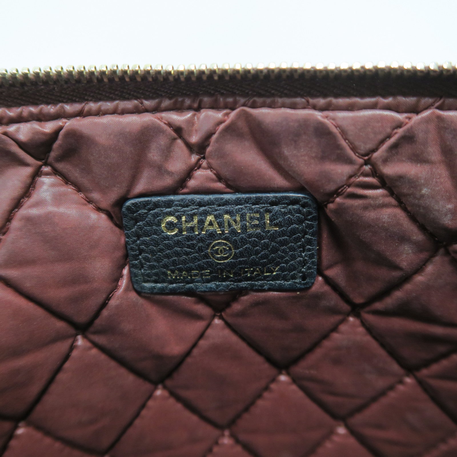 CHANEL 菱格Caviar皮革Pouch金扣手拿包黑色
