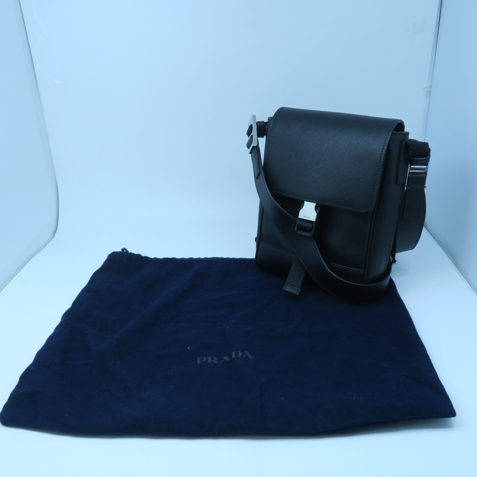PRADA 牛皮皮革Shoulder Bag銀扣肩背袋黑色